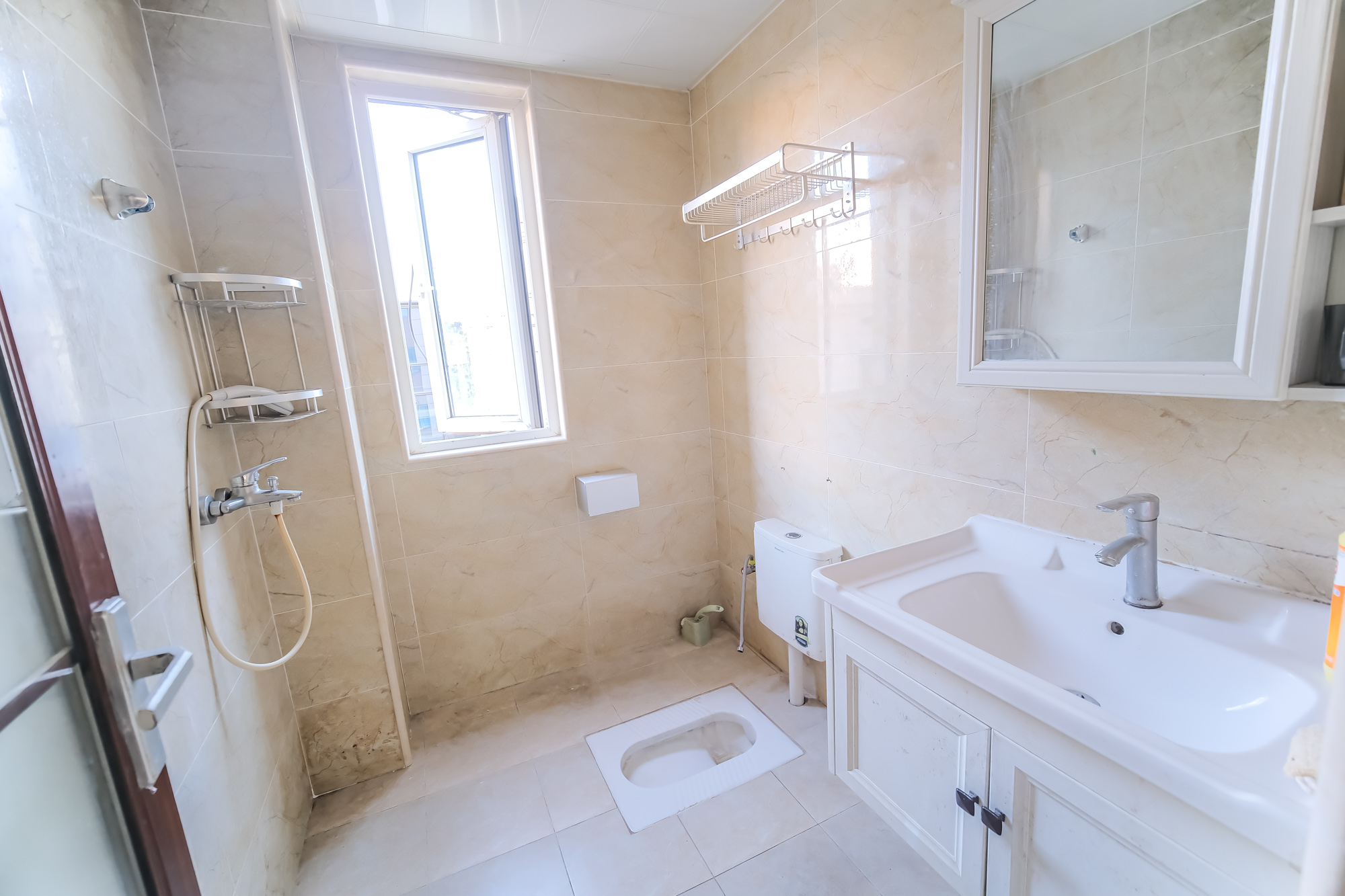 荣盛花语城  3室2厅1卫    68.0万 荣盛花语城  3室2厅1卫    68.0万卫生间