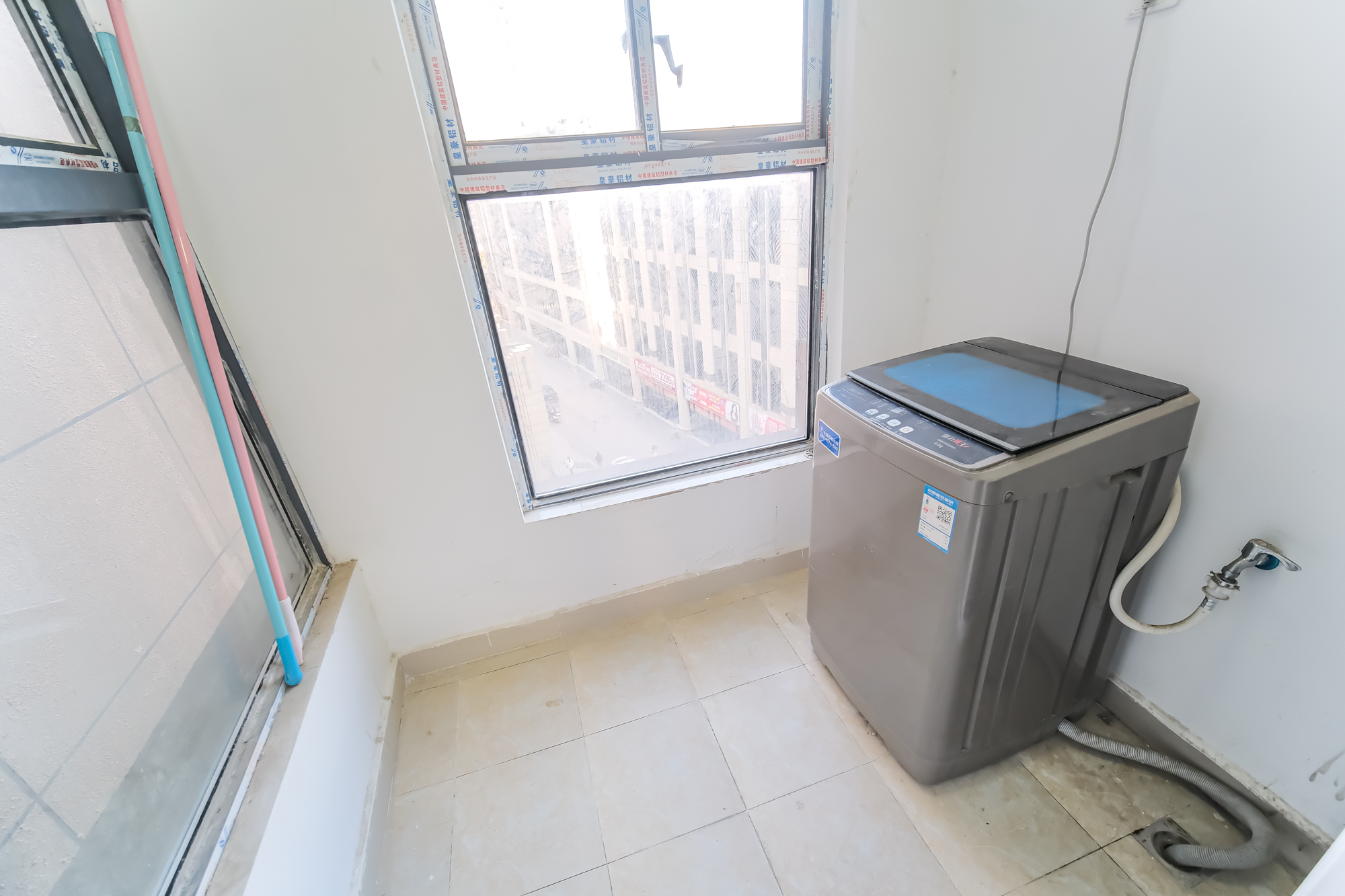 荣盛花语城  3室2厅1卫    68.0万 荣盛花语城  3室2厅1卫    68.0万阳台