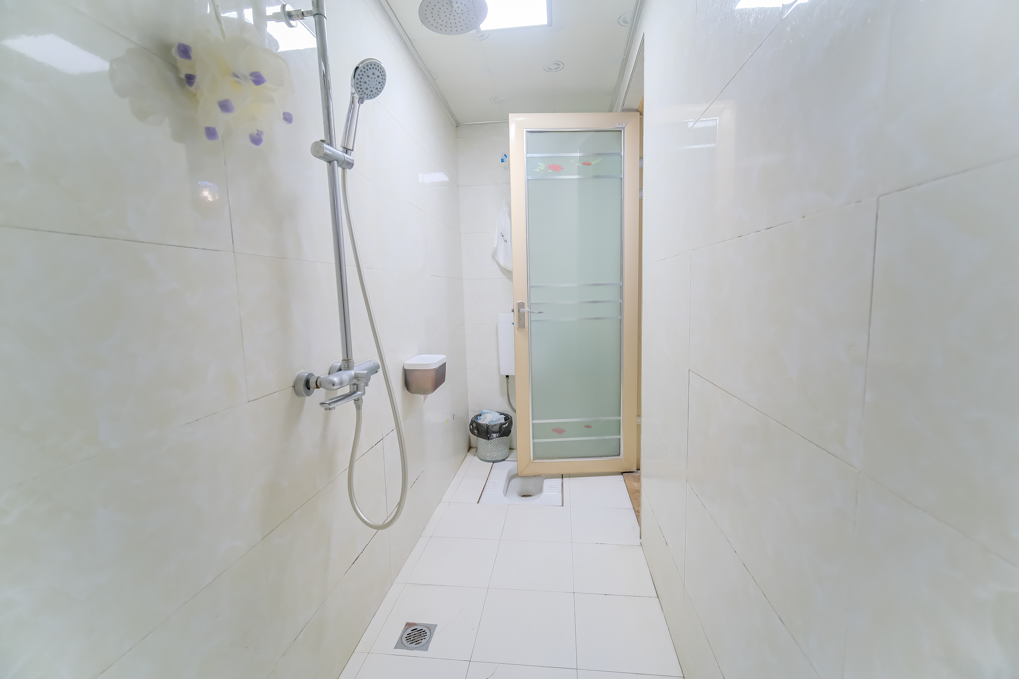 三一街区  3室2厅2卫   75.00万卫生间
