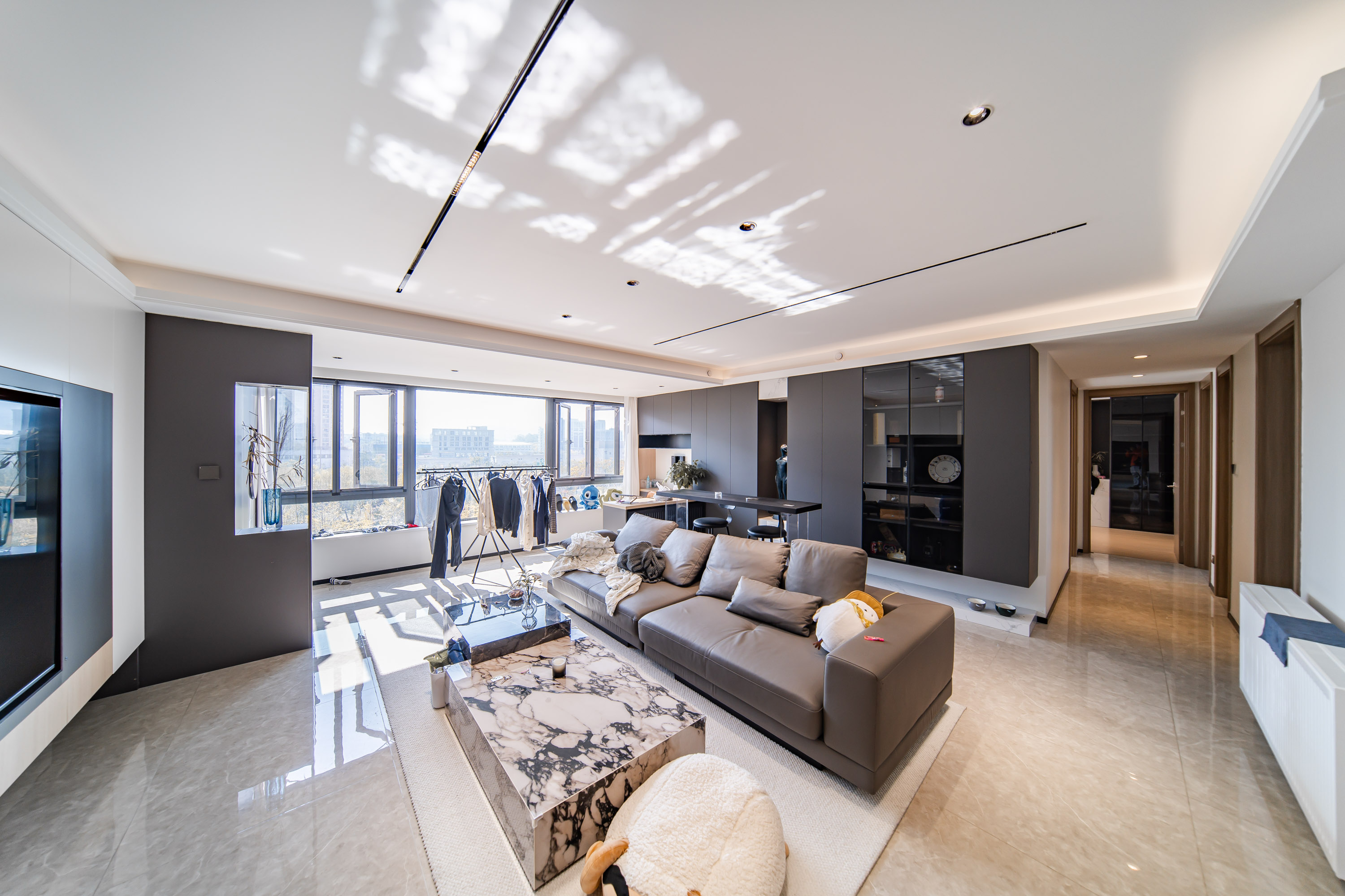 华润凯旋门二期 4室2厅2卫 210.0万 华润凯旋门二期 4室2厅2卫 210.0万客厅