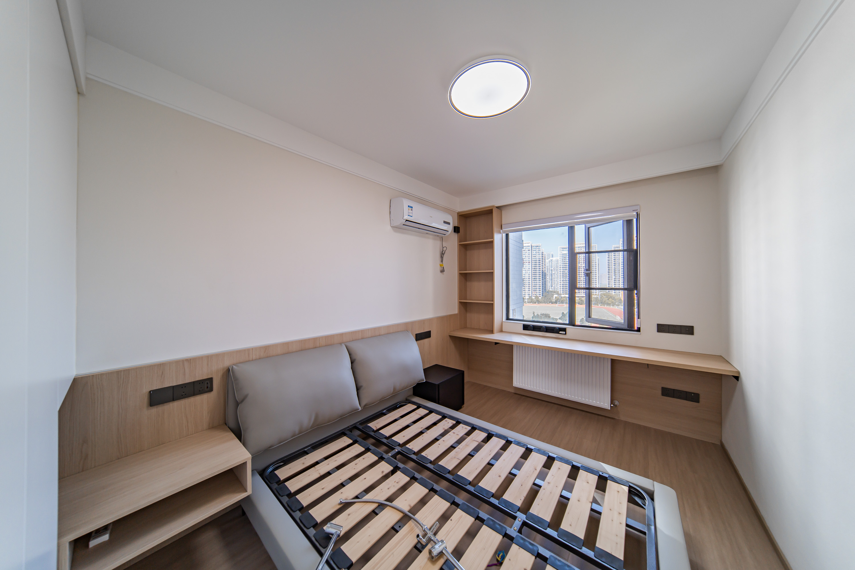 华润凯旋门二期 4室2厅2卫 210.0万 华润凯旋门二期 4室2厅2卫 210.0万卧室