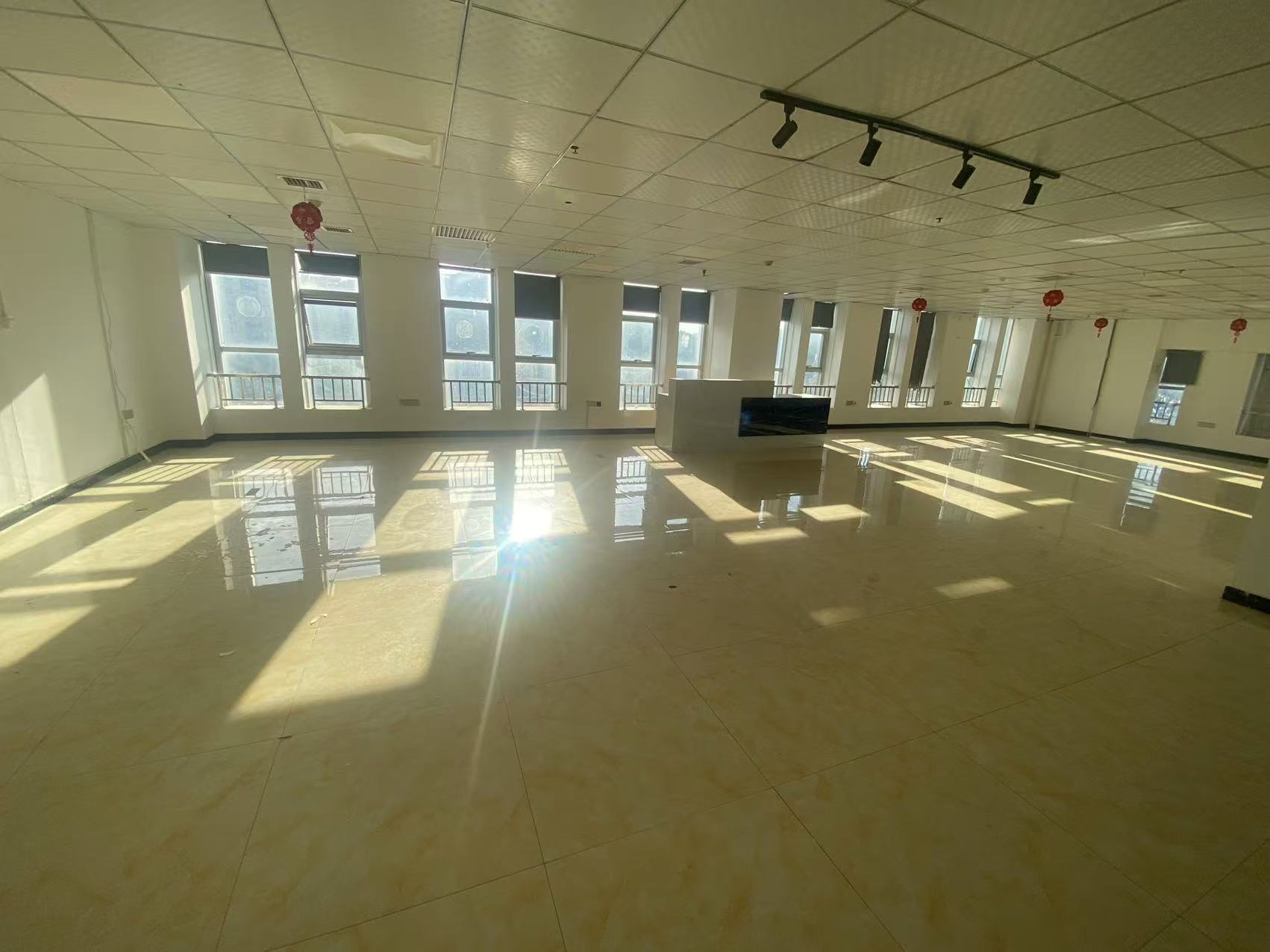 高信向日葵 3室2厅1卫 12000.0元/月 高信向日葵 3室2厅1卫 12000.0元/月室内图