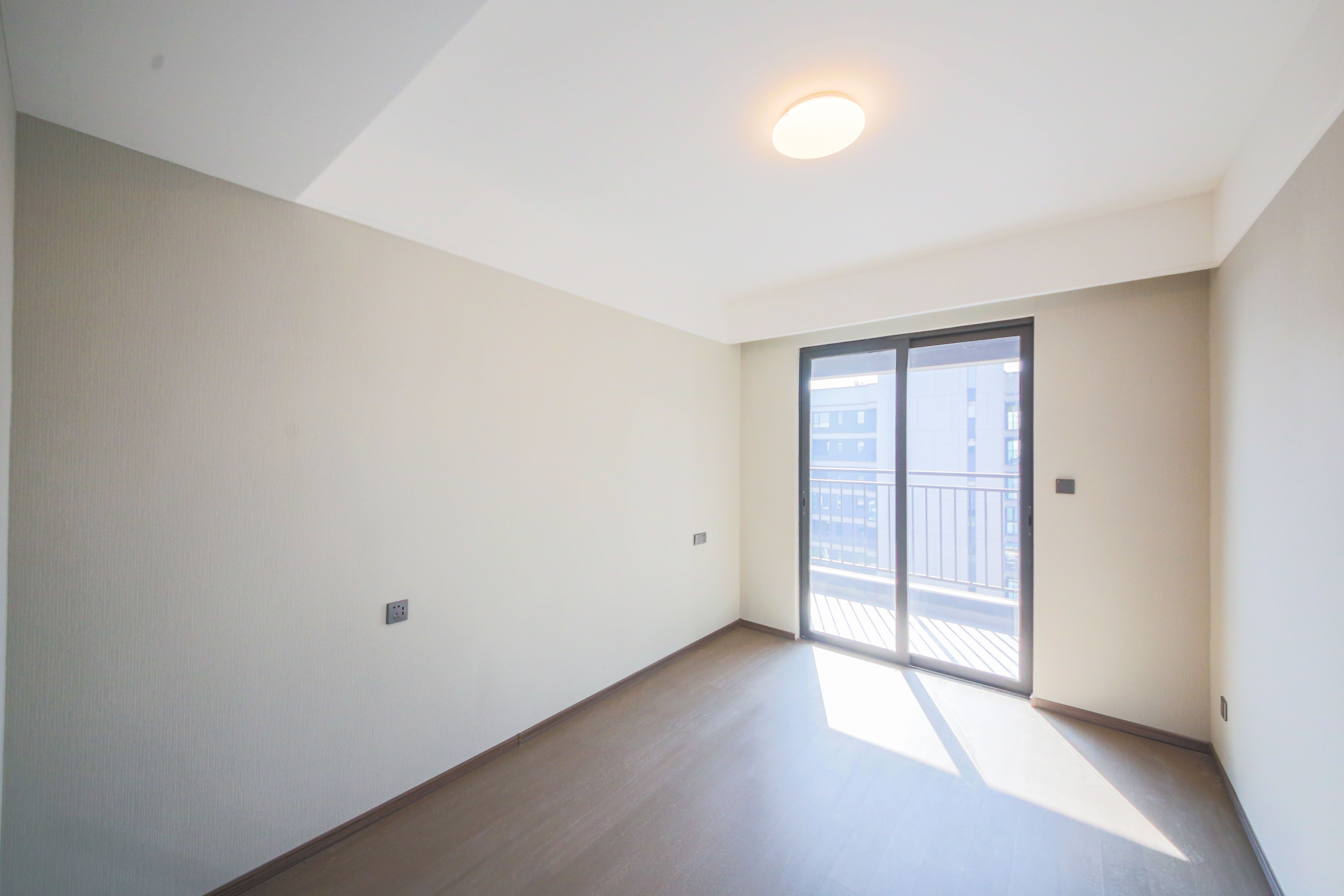 龙湖春江天曜二期 4室2厅3卫 298.0万 龙湖春江天曜二期 4室2厅3卫 298.0万卧室