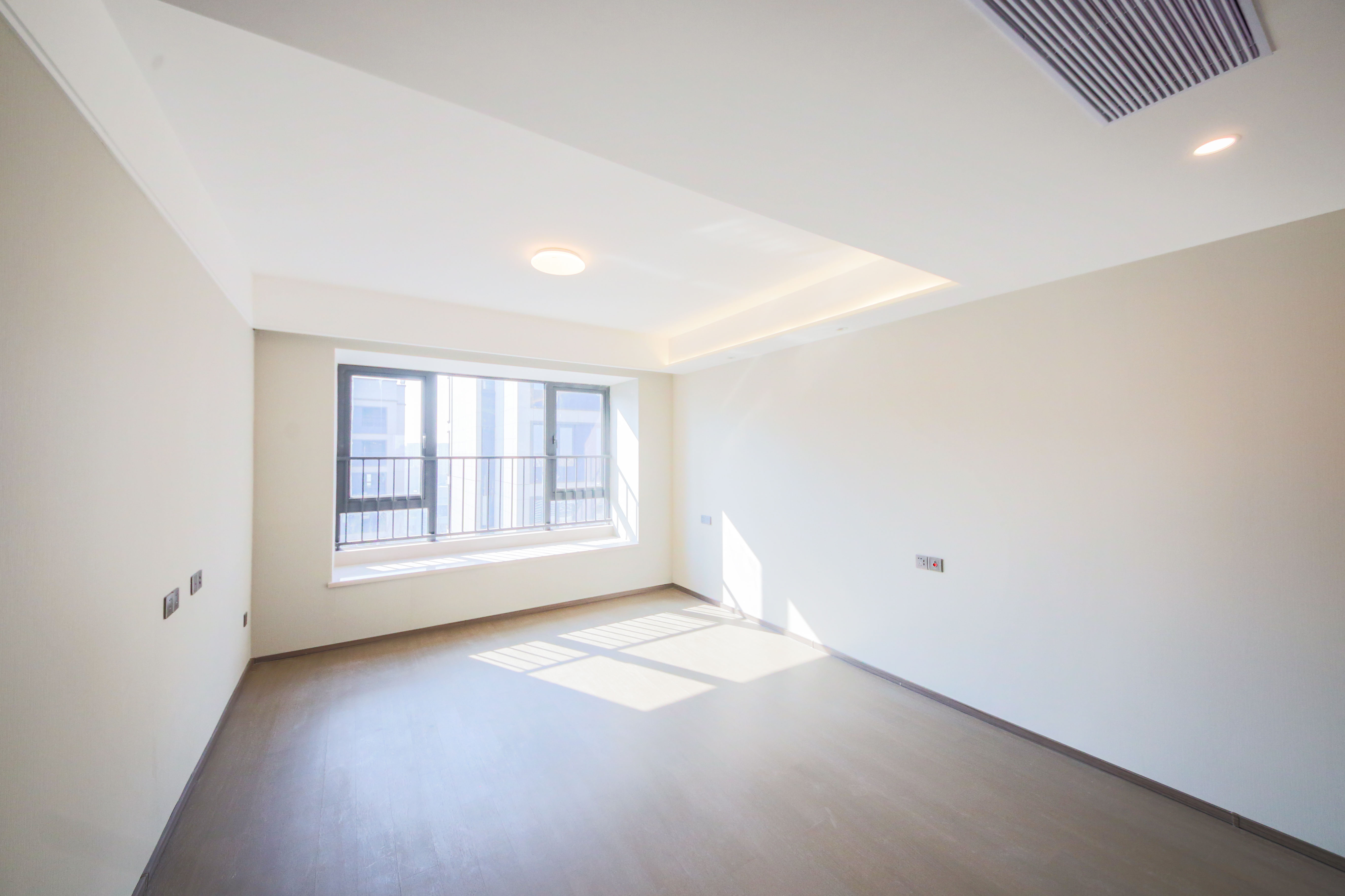 龙湖春江天曜二期 4室2厅3卫 298.0万 龙湖春江天曜二期 4室2厅3卫 298.0万卧室