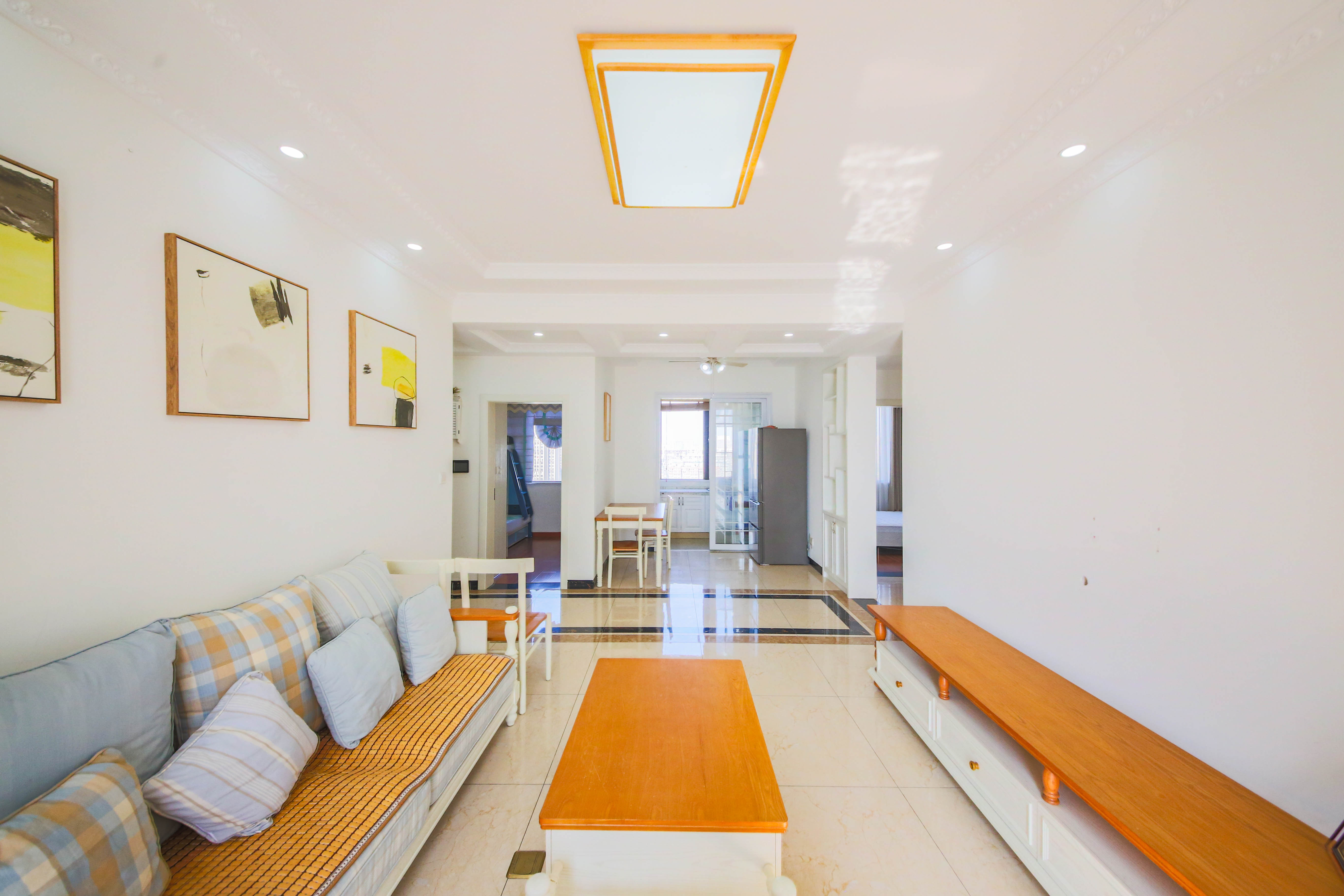 中建信和城 3室2厅2卫 136.0万 中建信和城 3室2厅2卫 136.0万客厅