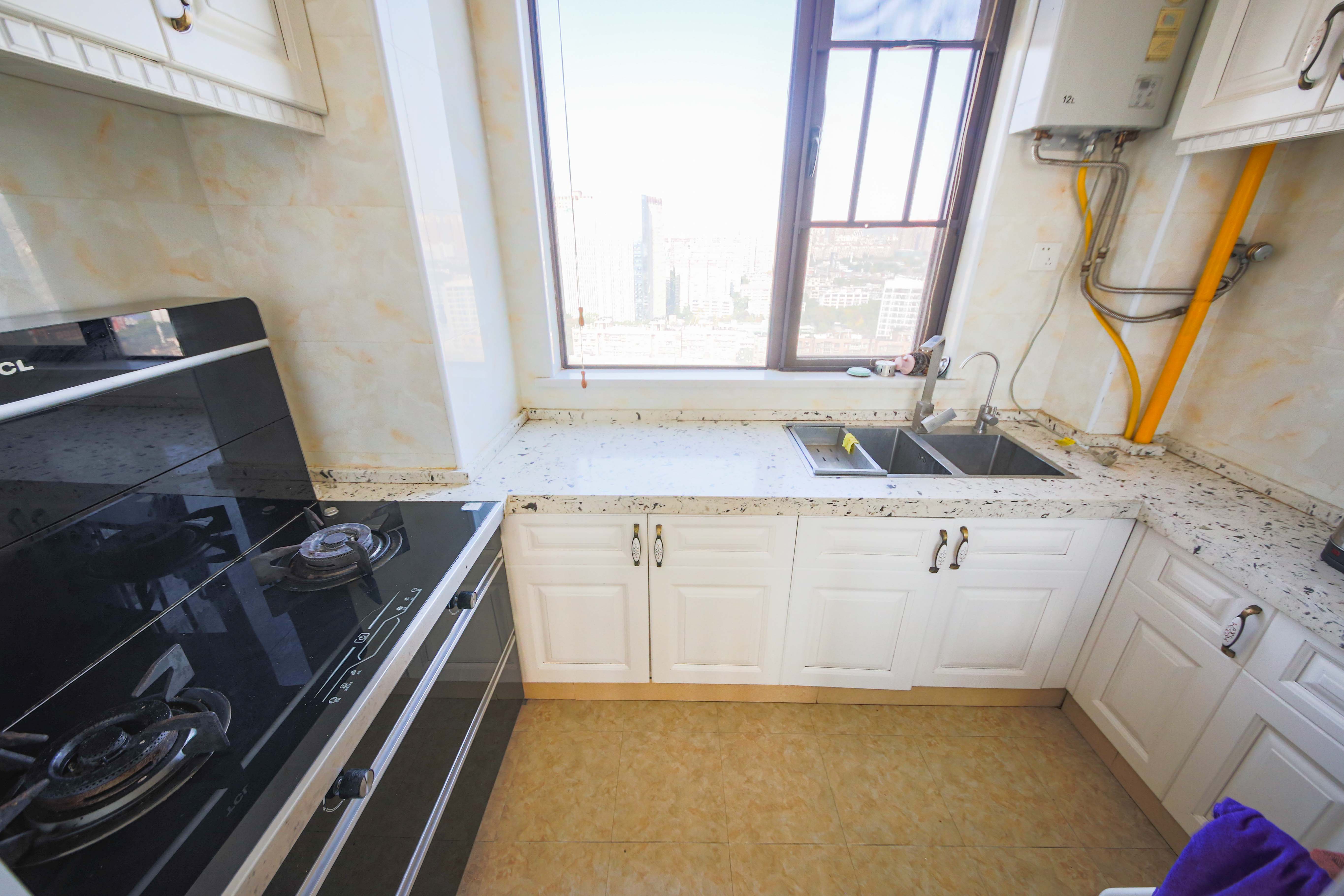 中建信和城 3室2厅2卫 136.0万 中建信和城 3室2厅2卫 136.0万厨房