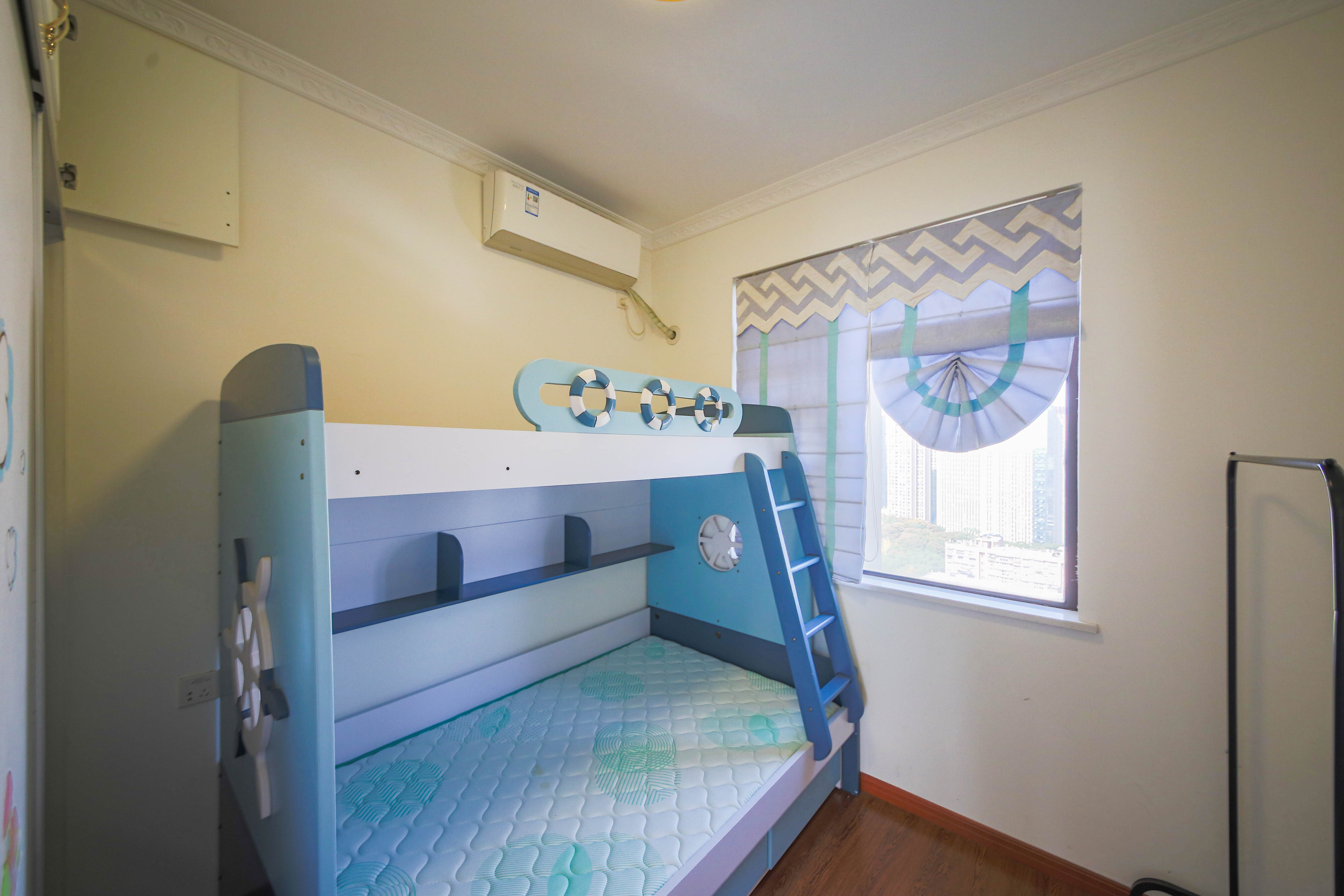 中建信和城 3室2厅2卫 136.0万 中建信和城 3室2厅2卫 136.0万卧室