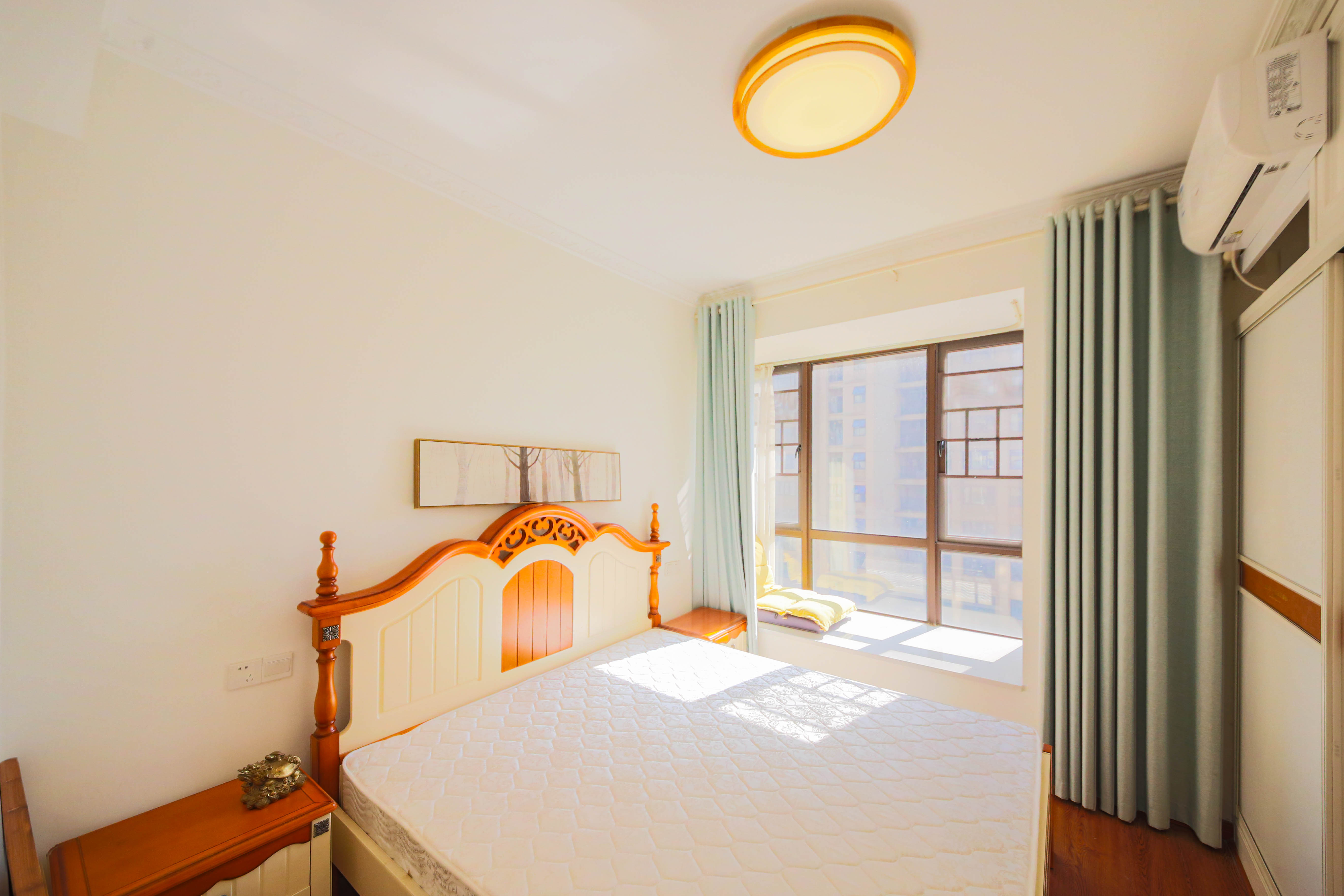 中建信和城 3室2厅2卫 136.0万 中建信和城 3室2厅2卫 136.0万卧室