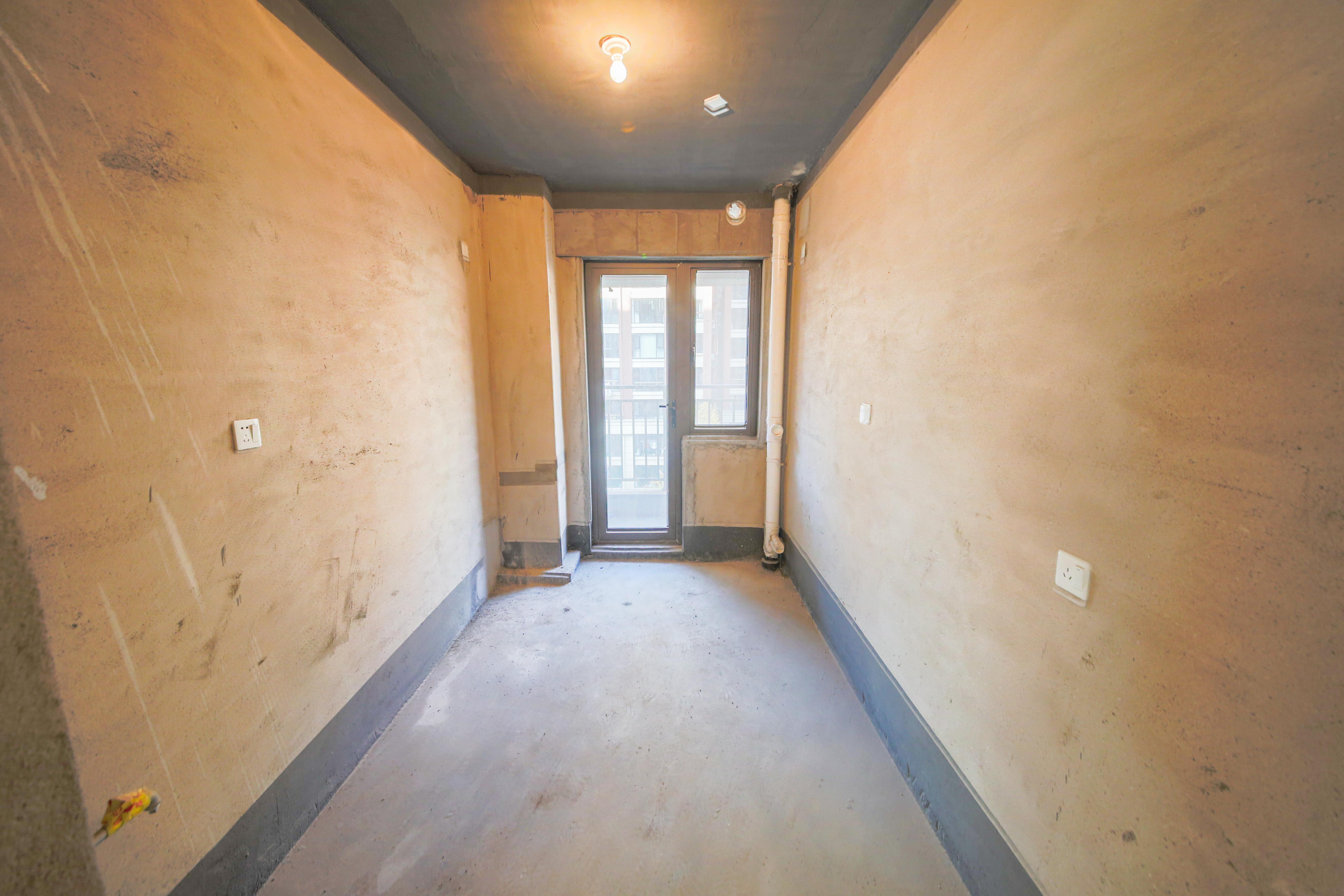 香缇雅苑(鑫远翡丽郡二期) 4室2厅2卫 185.0万 香缇雅苑(鑫远翡丽郡二期) 4室2厅2卫 185.0万厨房