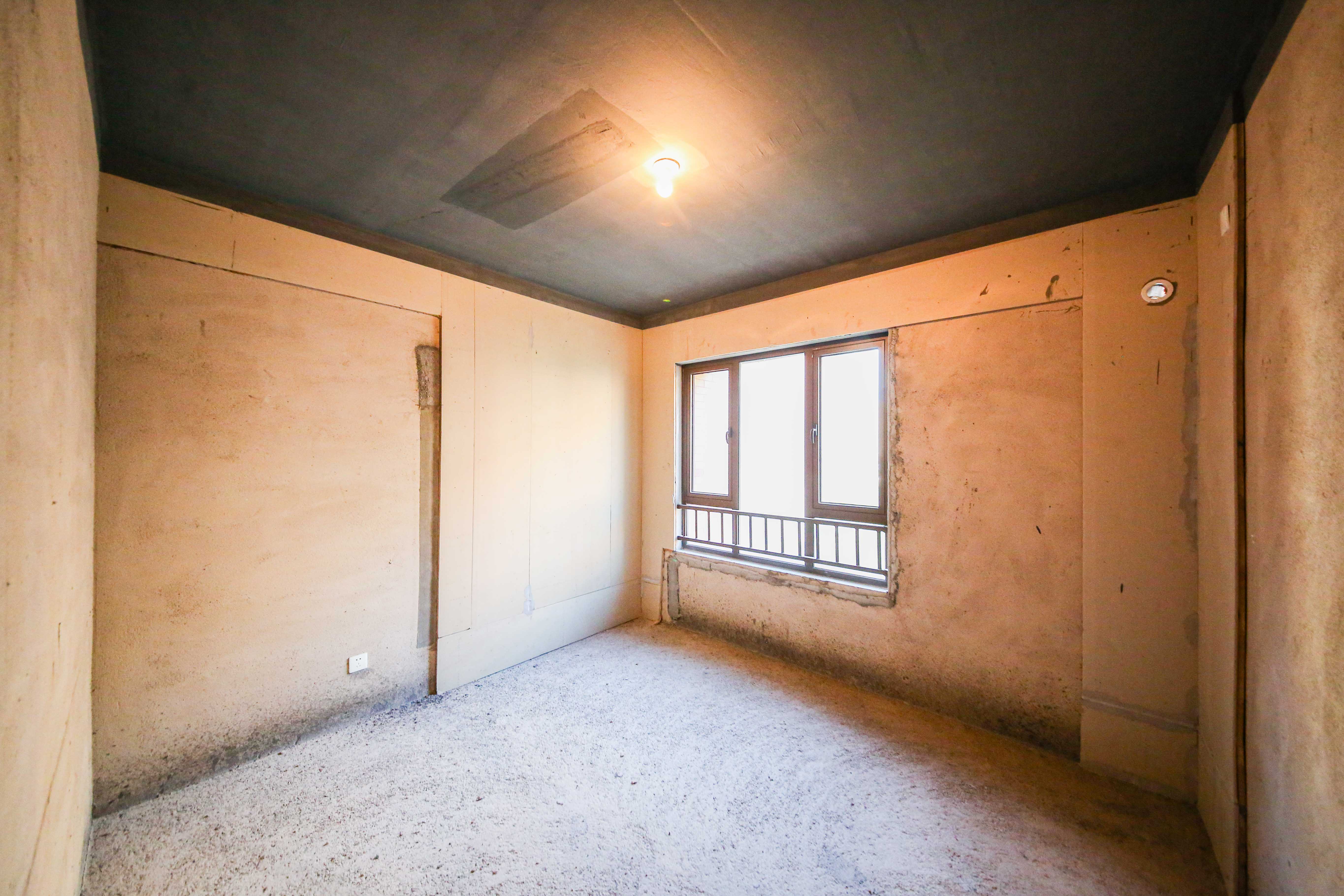 香缇雅苑(鑫远翡丽郡二期) 4室2厅2卫 185.0万 香缇雅苑(鑫远翡丽郡二期) 4室2厅2卫 185.0万卧室