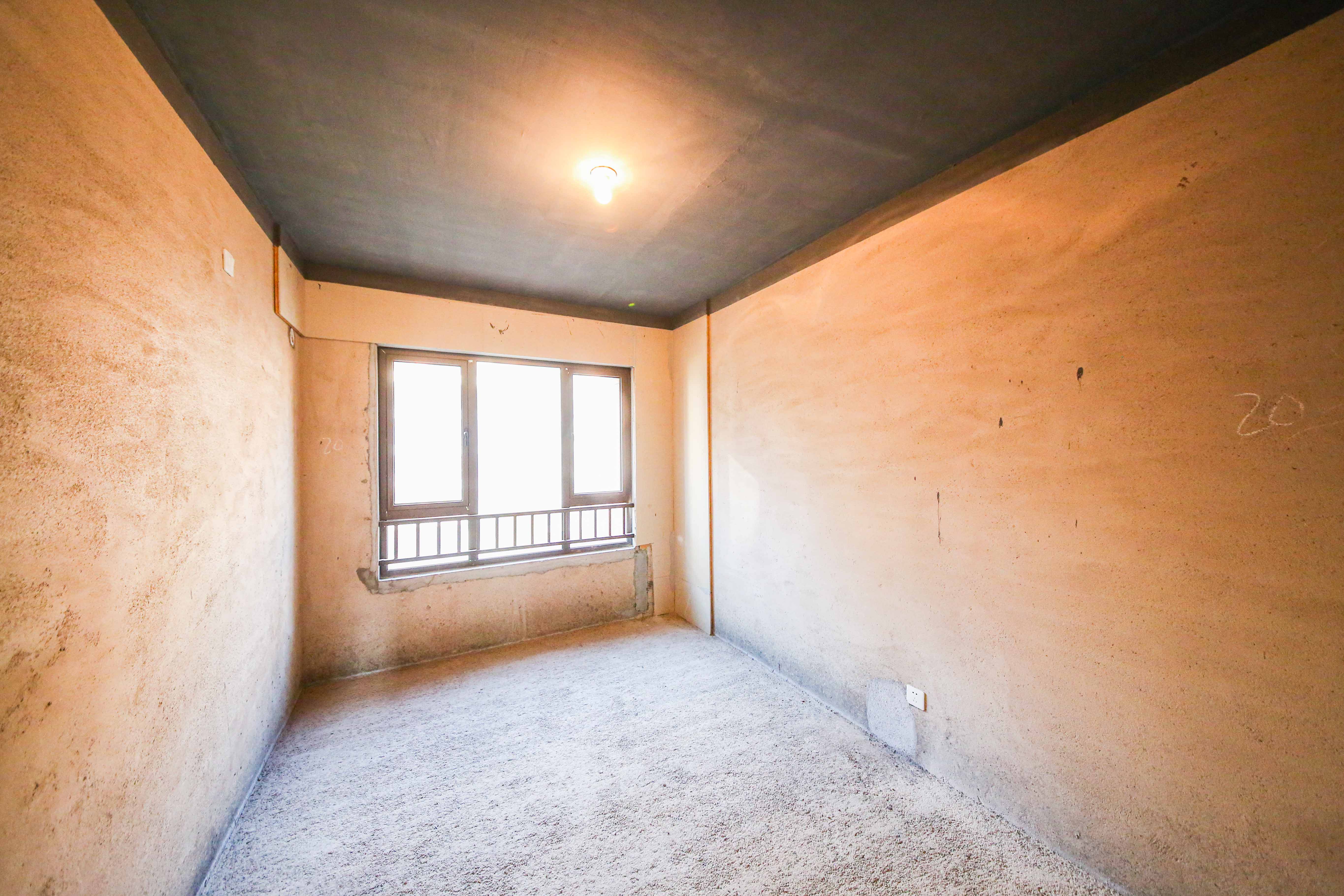 香缇雅苑(鑫远翡丽郡二期) 4室2厅2卫 185.0万 香缇雅苑(鑫远翡丽郡二期) 4室2厅2卫 185.0万卧室