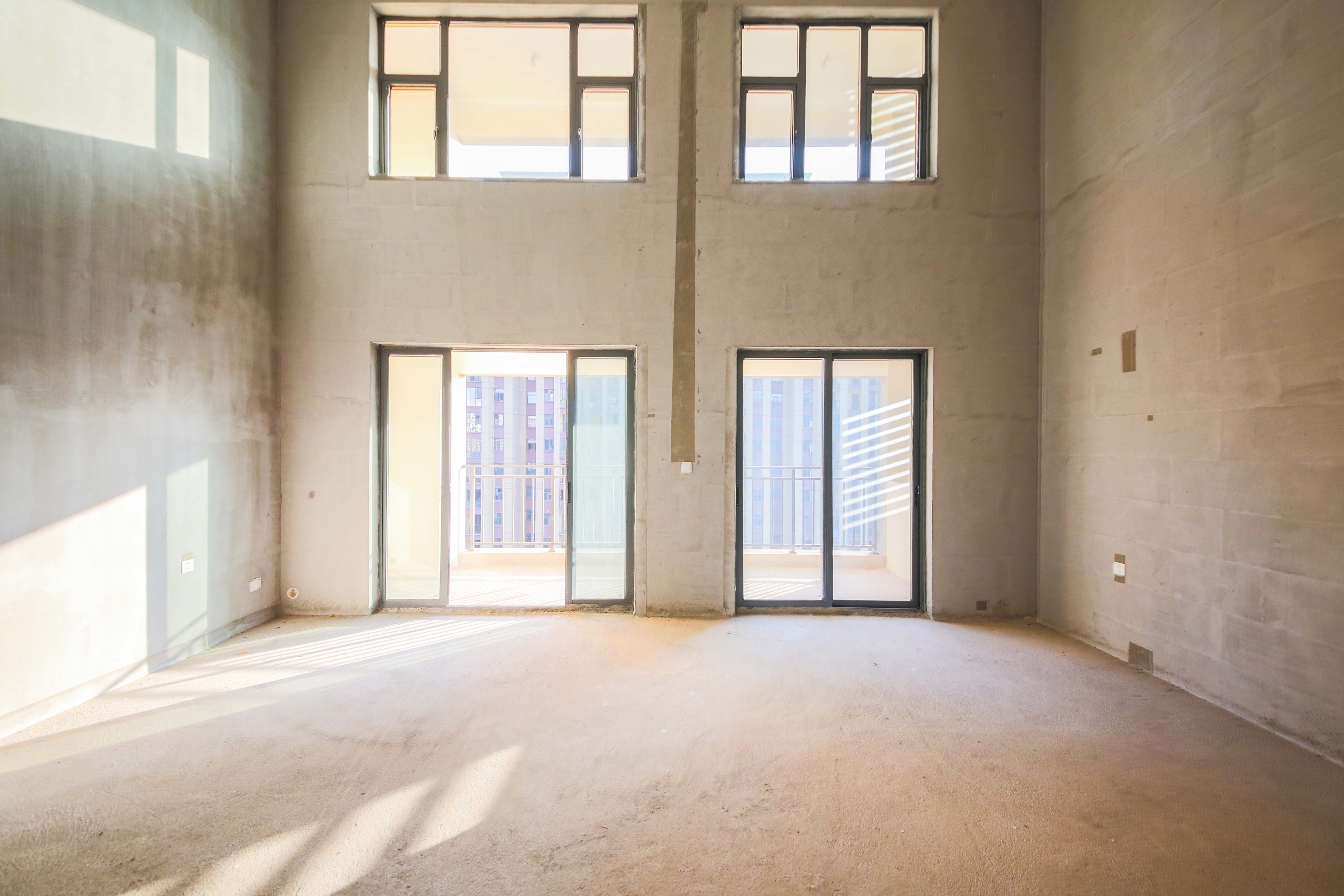 中建钰和城  4室2厅2卫   180.00万客厅