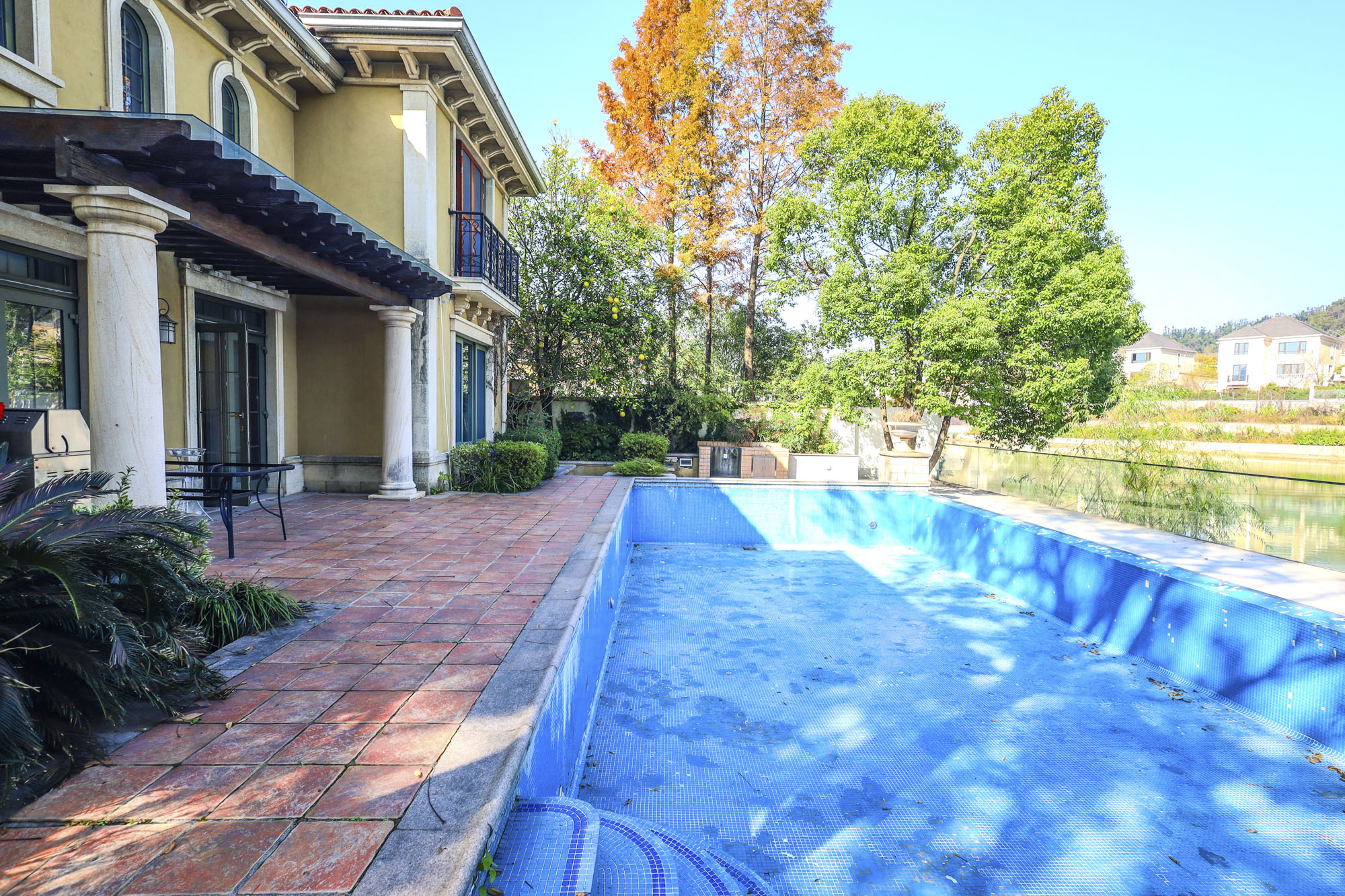 绿城青竹园 8室3厅7卫 1699.0万 绿城青竹园 8室3厅7卫 1699.0万其他