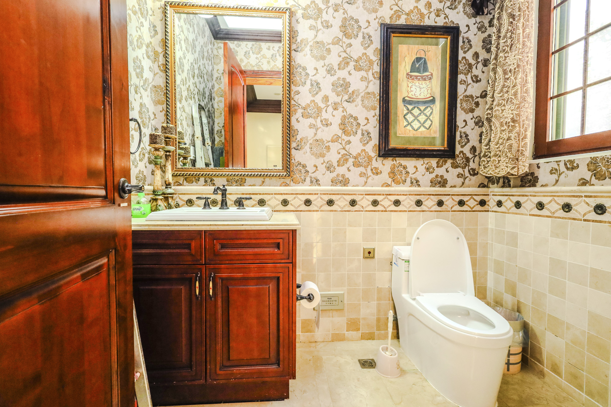 绿城青竹园 8室3厅7卫 1699.0万 绿城青竹园 8室3厅7卫 1699.0万卫生间