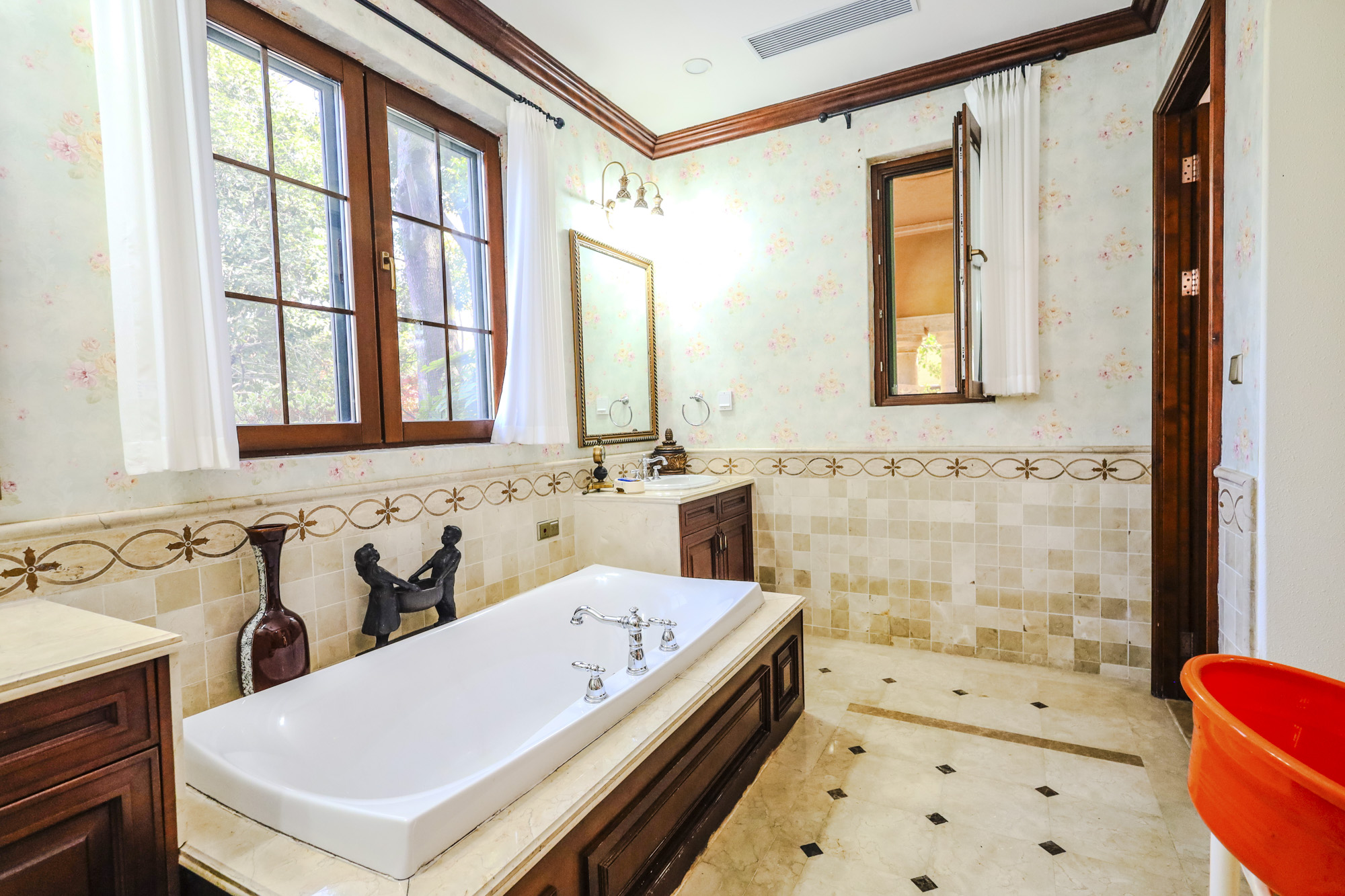 绿城青竹园 8室3厅7卫 1699.0万 绿城青竹园 8室3厅7卫 1699.0万卫生间