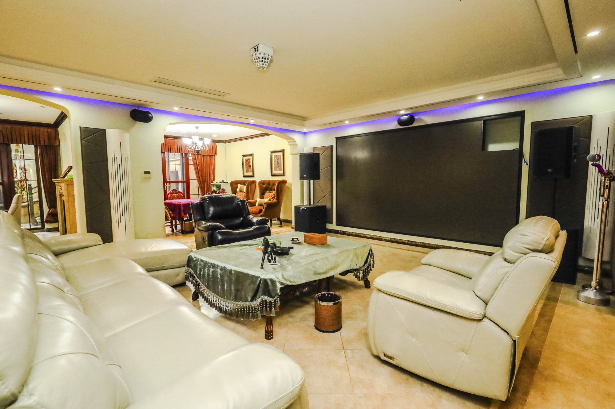 绿城青竹园 8室3厅7卫 1699.0万 绿城青竹园 8室3厅7卫 1699.0万卧室