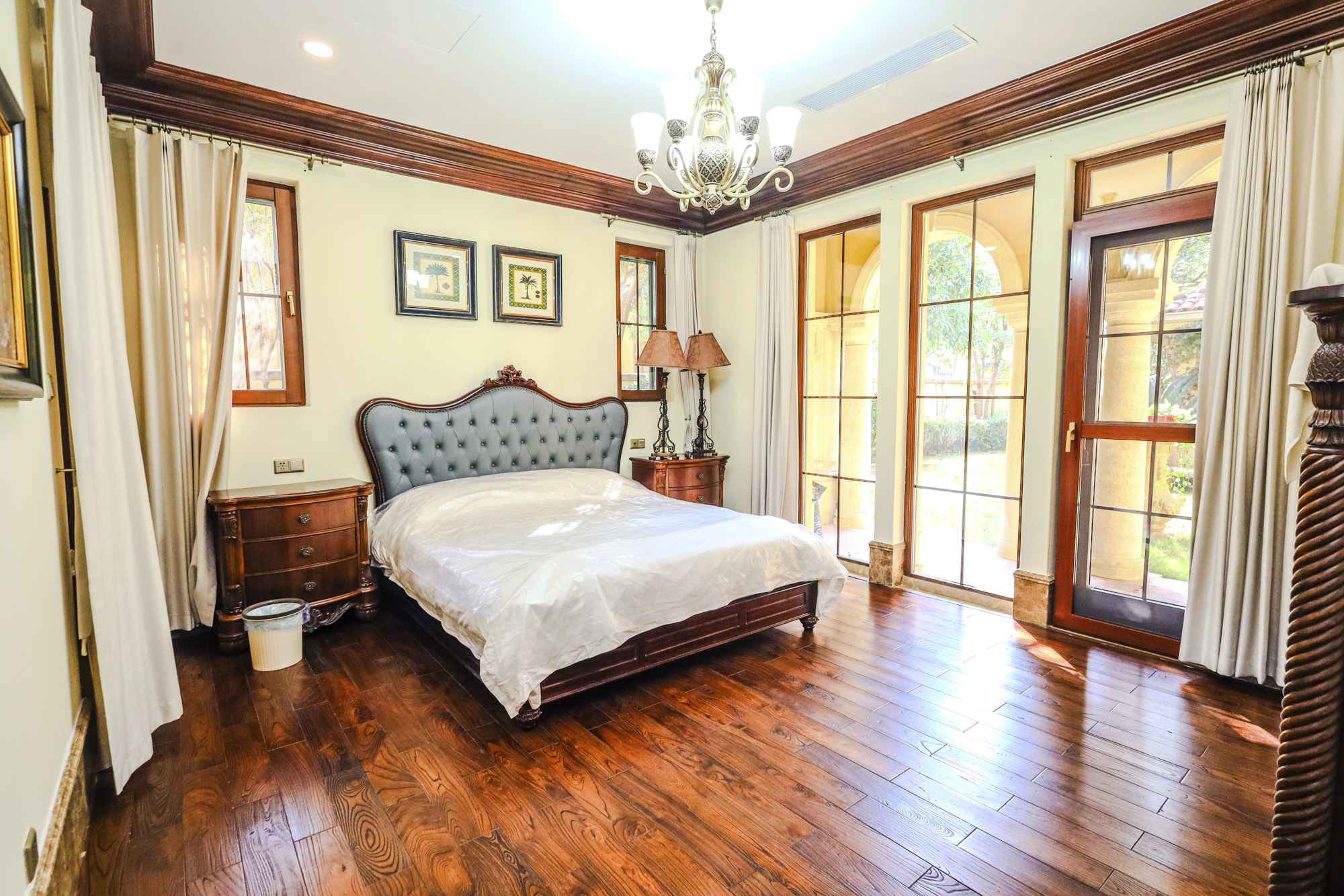 绿城青竹园 8室3厅7卫 1699.0万 绿城青竹园 8室3厅7卫 1699.0万卧室