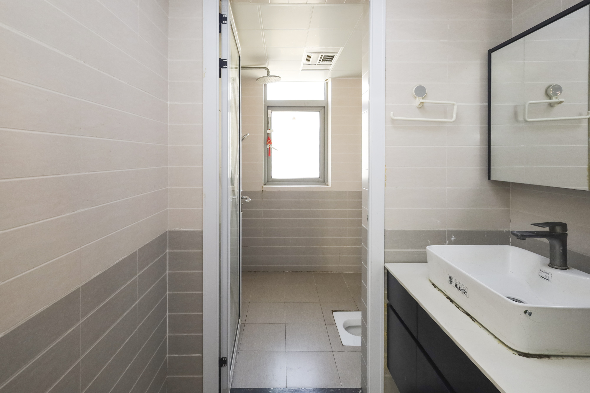 钱隆世家 3室2厅1卫 65.0万 钱隆世家 3室2厅1卫 65.0万卫生间