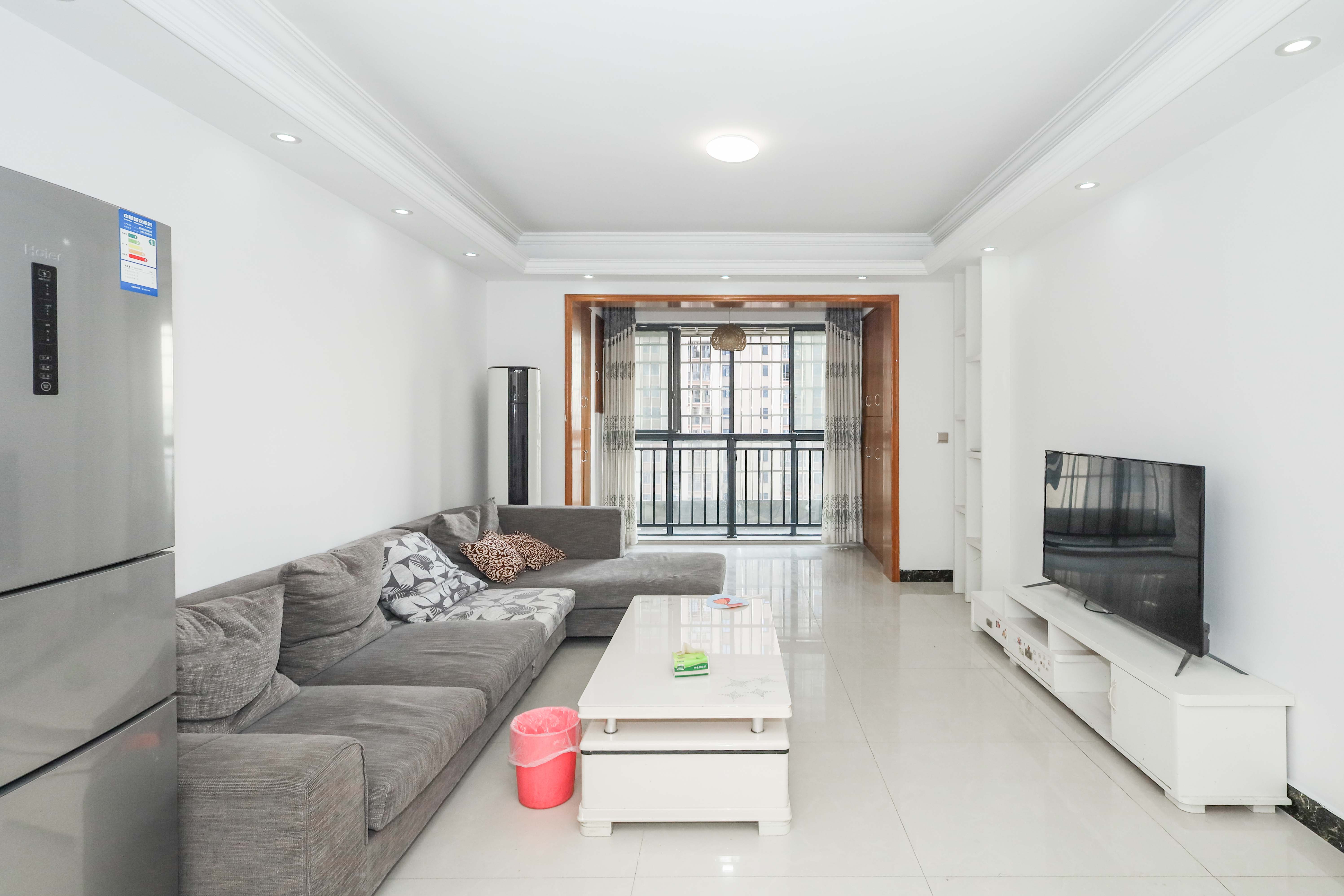 天元涉外景园B区  3室2厅2卫    79.0万 天元涉外景园B区  3室2厅2卫    79.0万客厅