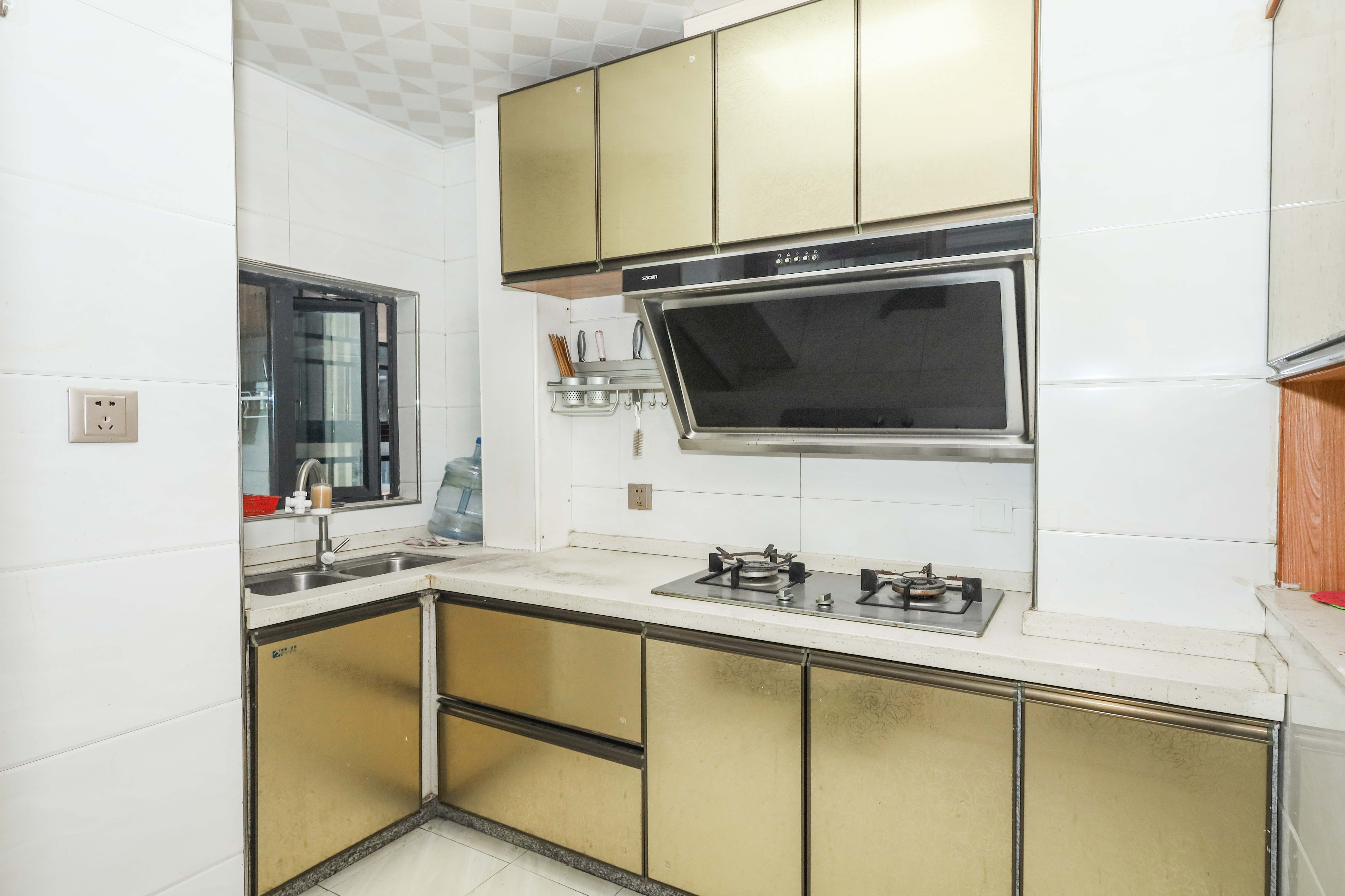 天元涉外景园B区  3室2厅2卫    79.0万 天元涉外景园B区  3室2厅2卫    79.0万厨房