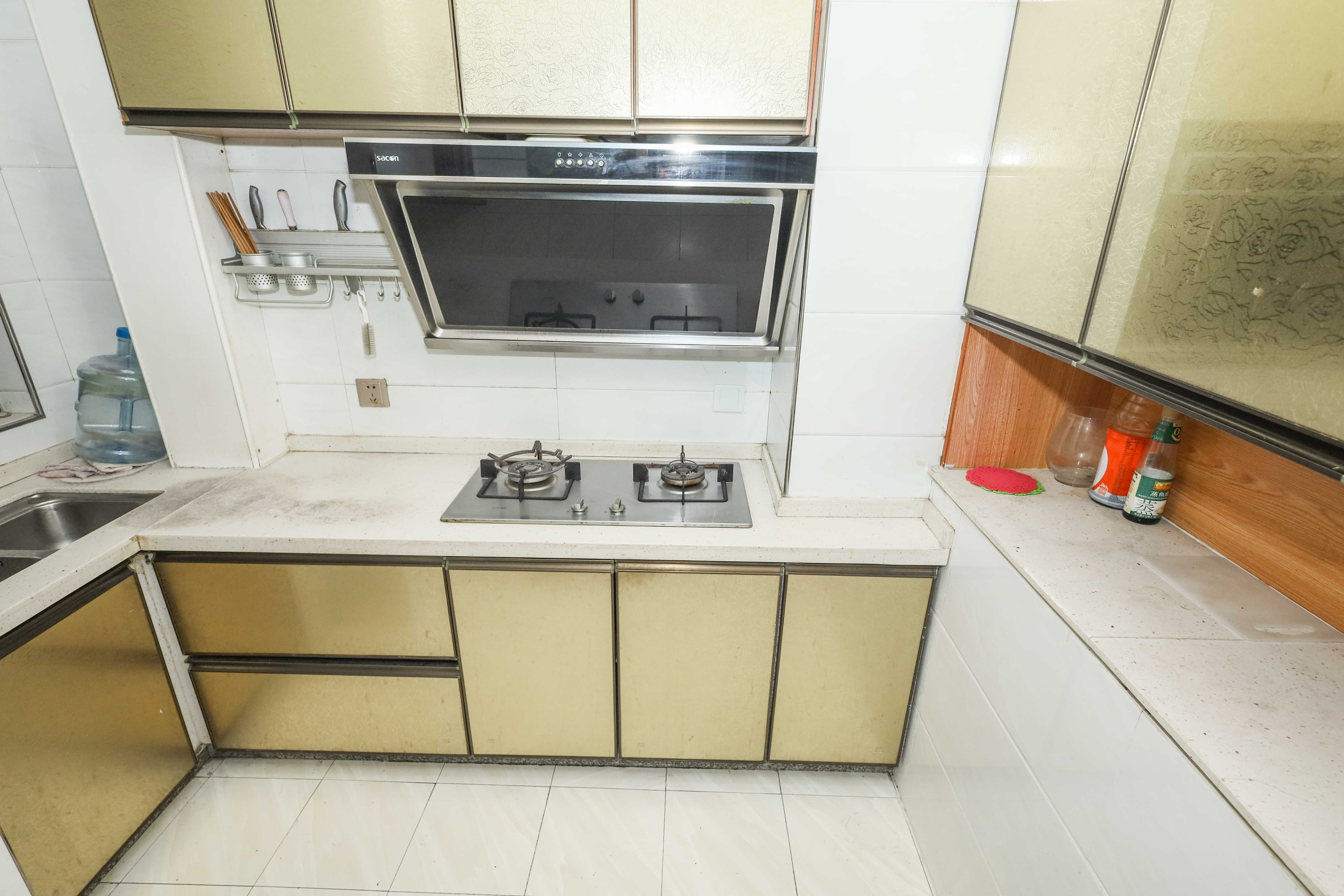 天元涉外景园B区  3室2厅2卫    79.0万 天元涉外景园B区  3室2厅2卫    79.0万厨房