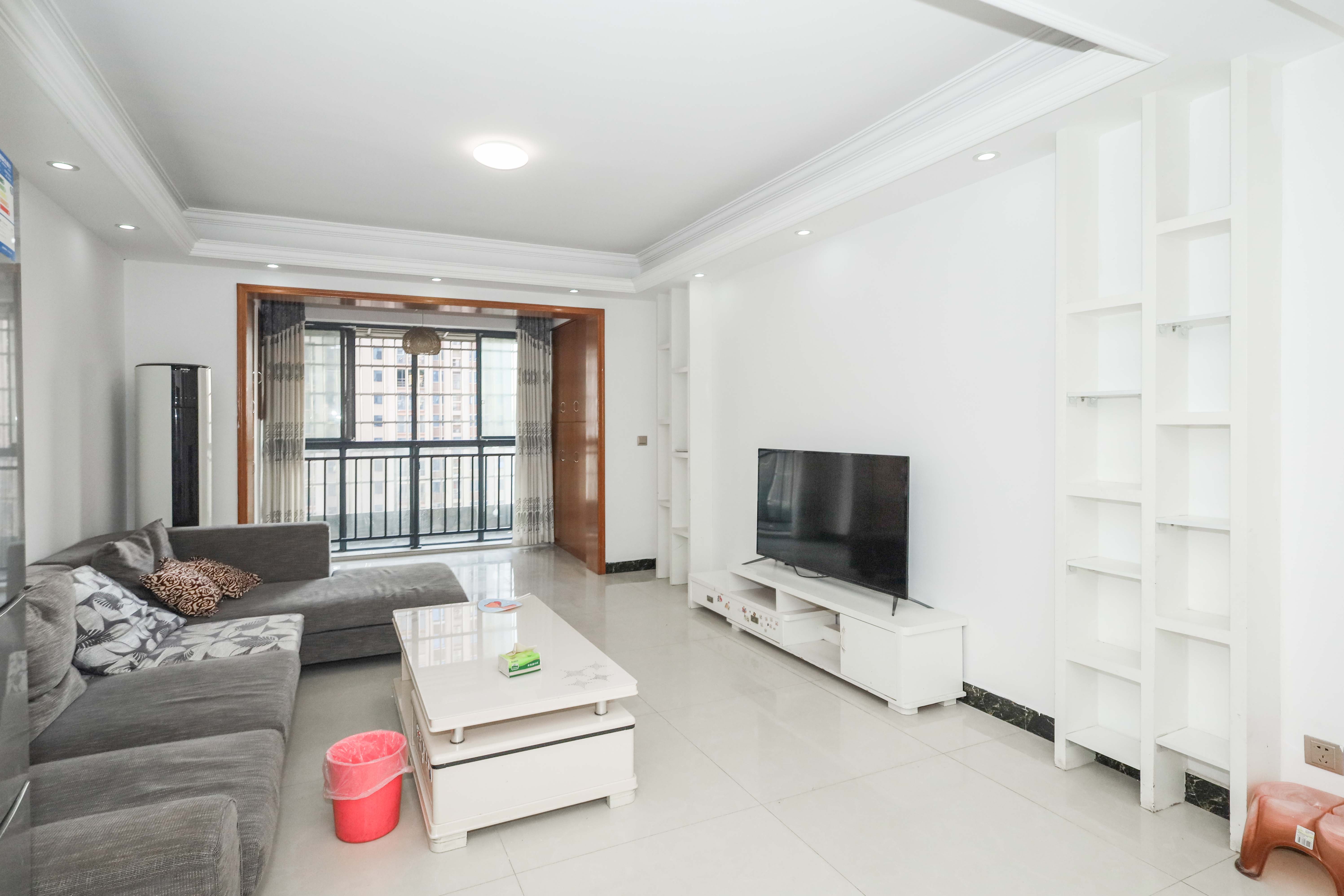 天元涉外景园B区  3室2厅2卫    79.0万 天元涉外景园B区  3室2厅2卫    79.0万客厅