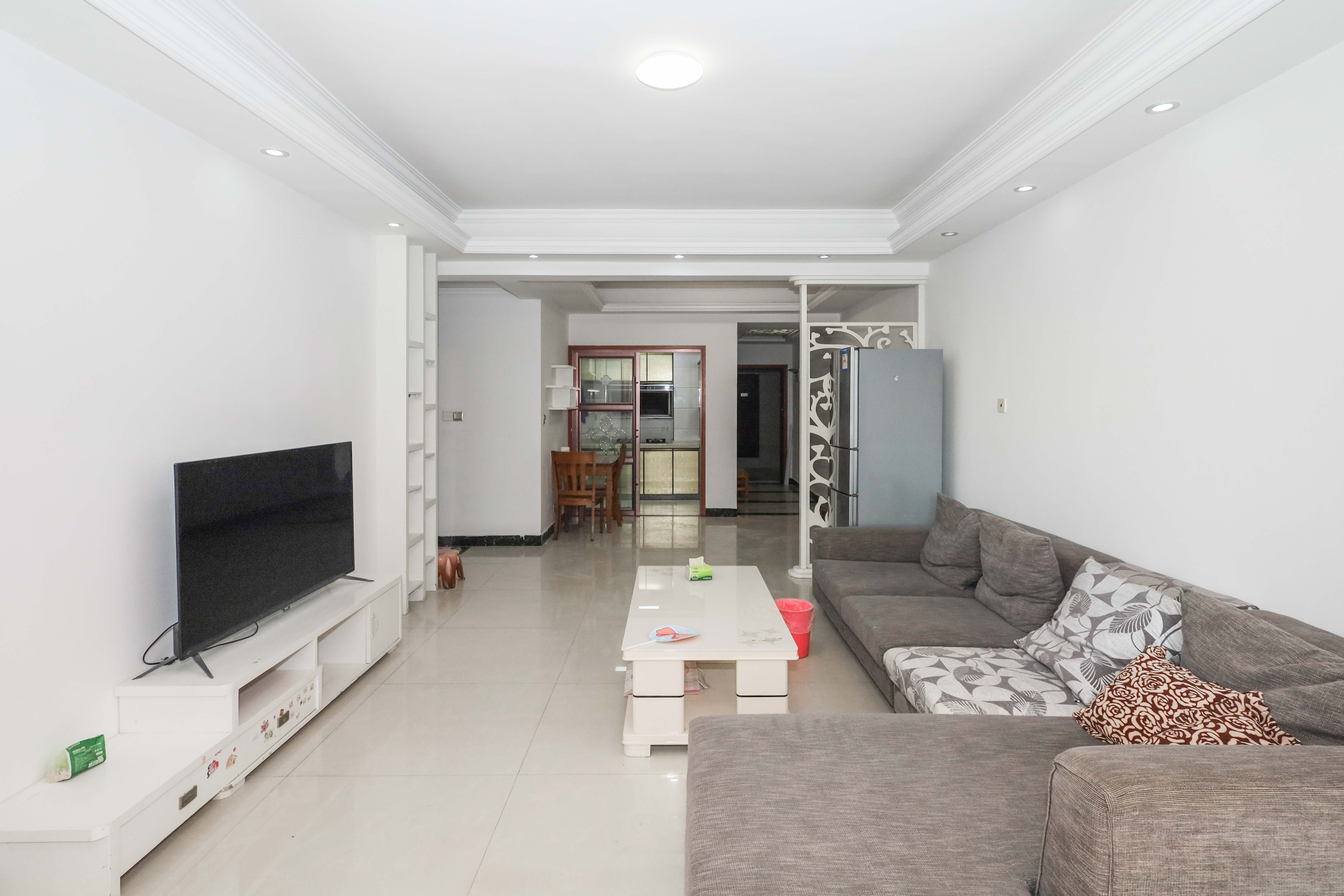 天元涉外景园B区  3室2厅2卫    79.0万 天元涉外景园B区  3室2厅2卫    79.0万客厅