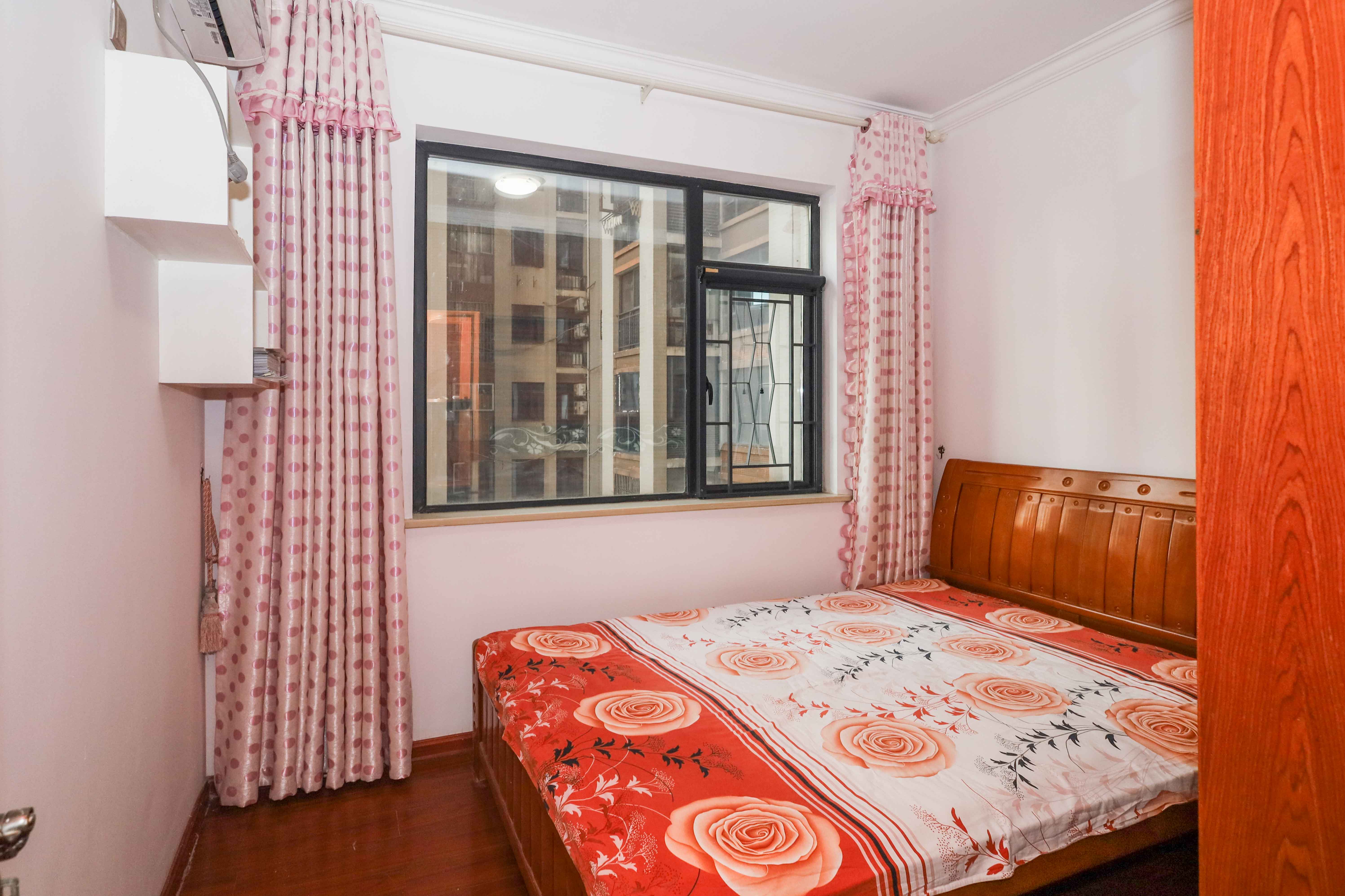 天元涉外景园B区  3室2厅2卫    79.0万 天元涉外景园B区  3室2厅2卫    79.0万卧室