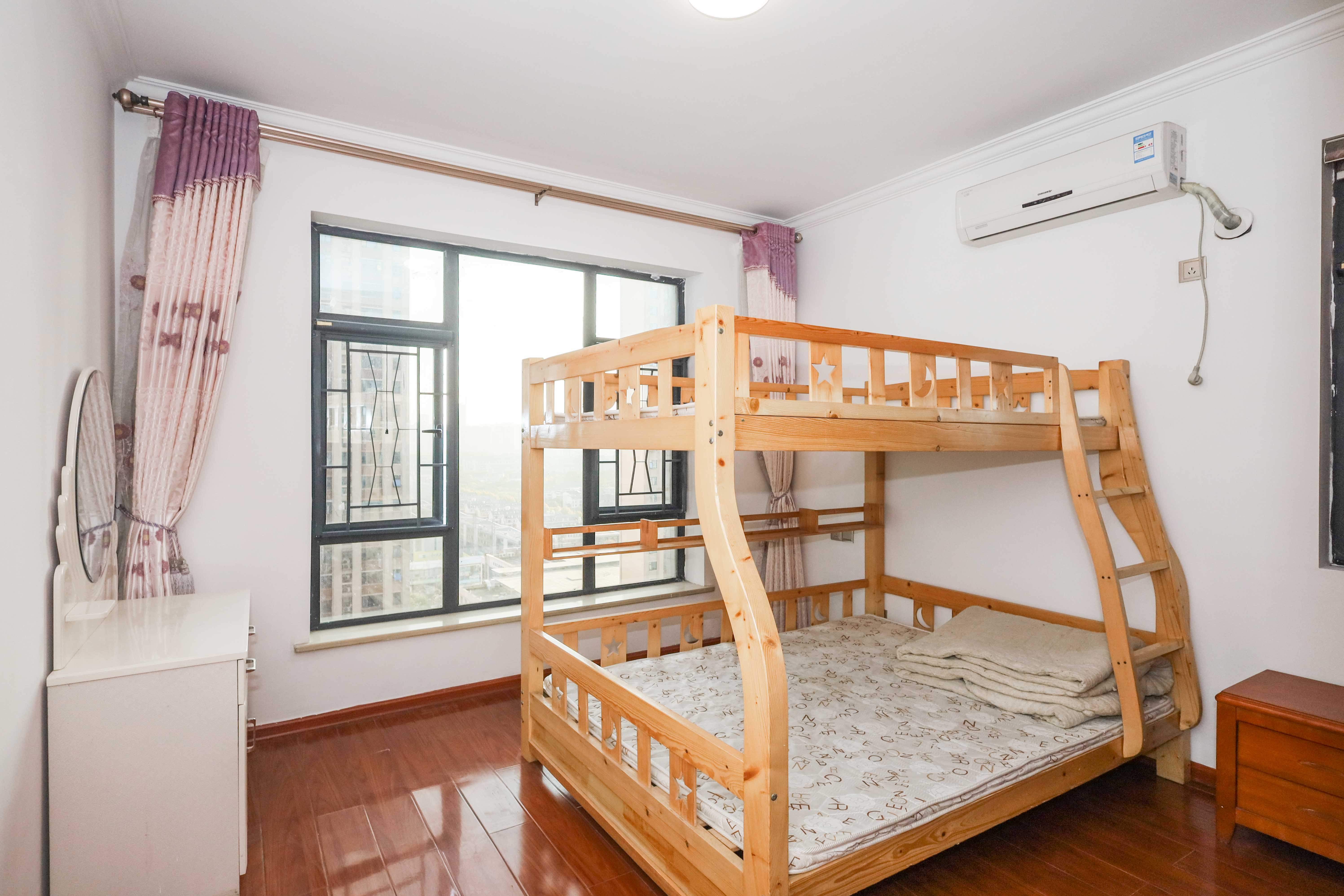 天元涉外景园B区  3室2厅2卫    79.0万 天元涉外景园B区  3室2厅2卫    79.0万卧室