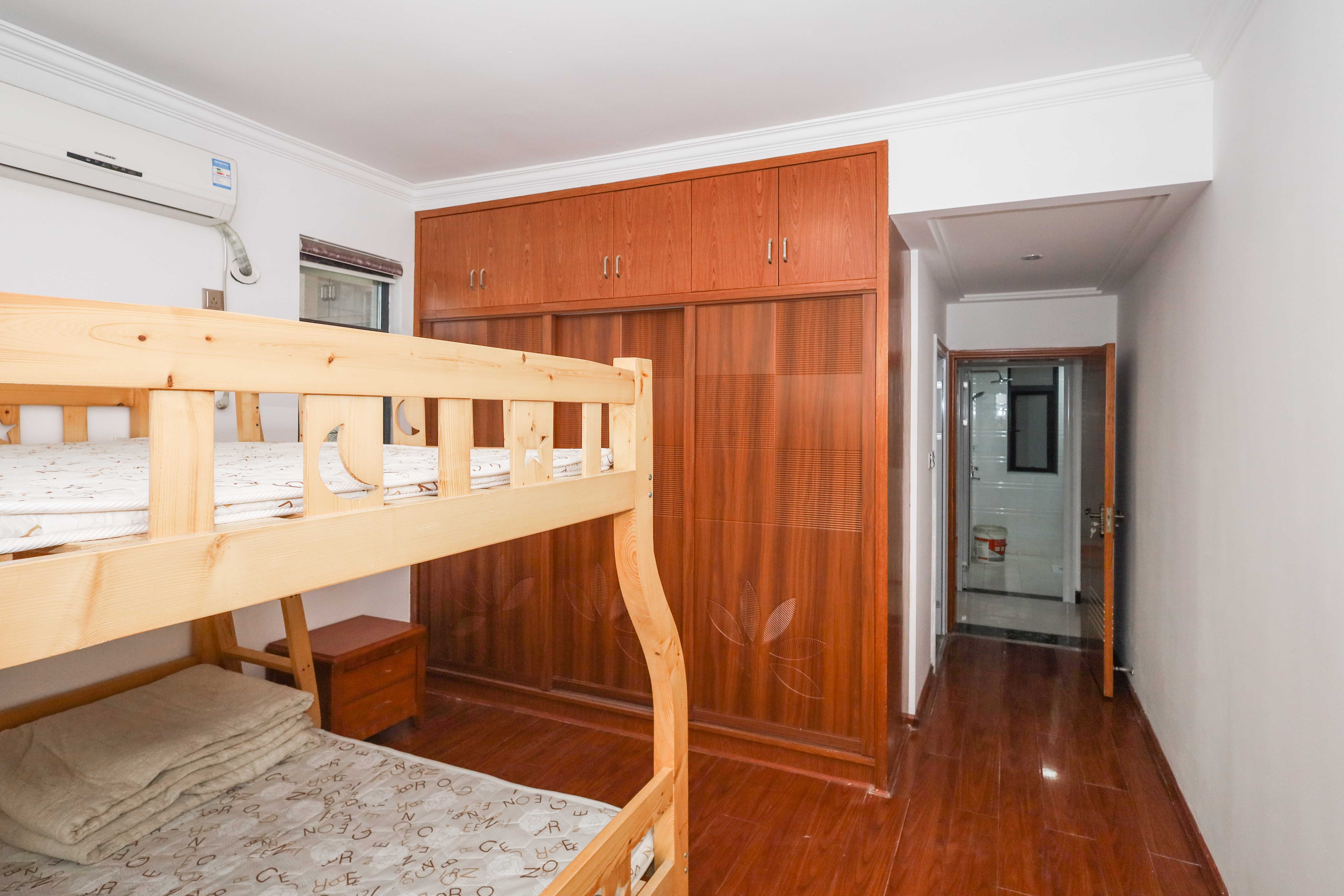 天元涉外景园B区  3室2厅2卫    79.0万 天元涉外景园B区  3室2厅2卫    79.0万卧室