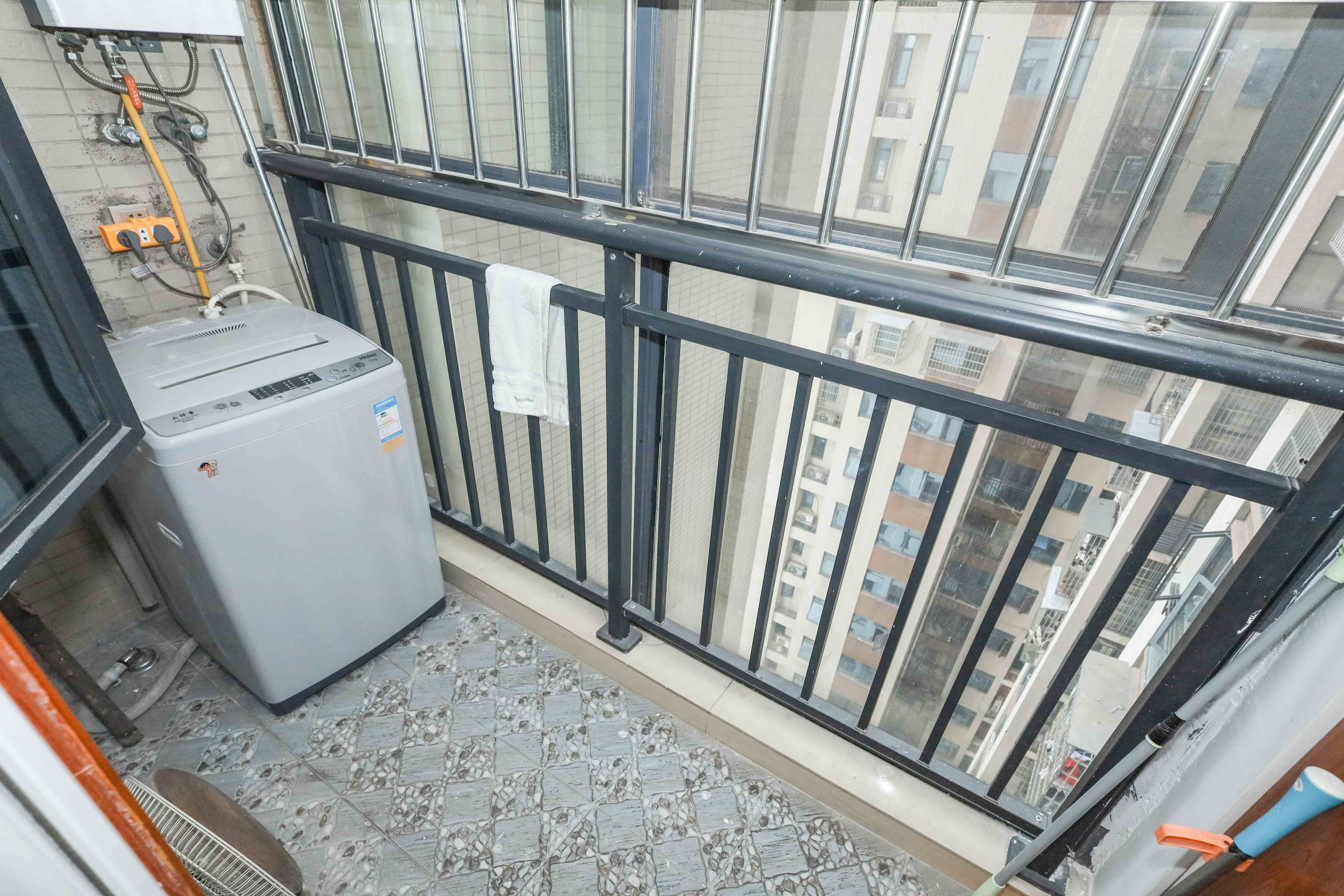 天元涉外景园B区  3室2厅2卫    79.0万 天元涉外景园B区  3室2厅2卫    79.0万阳台