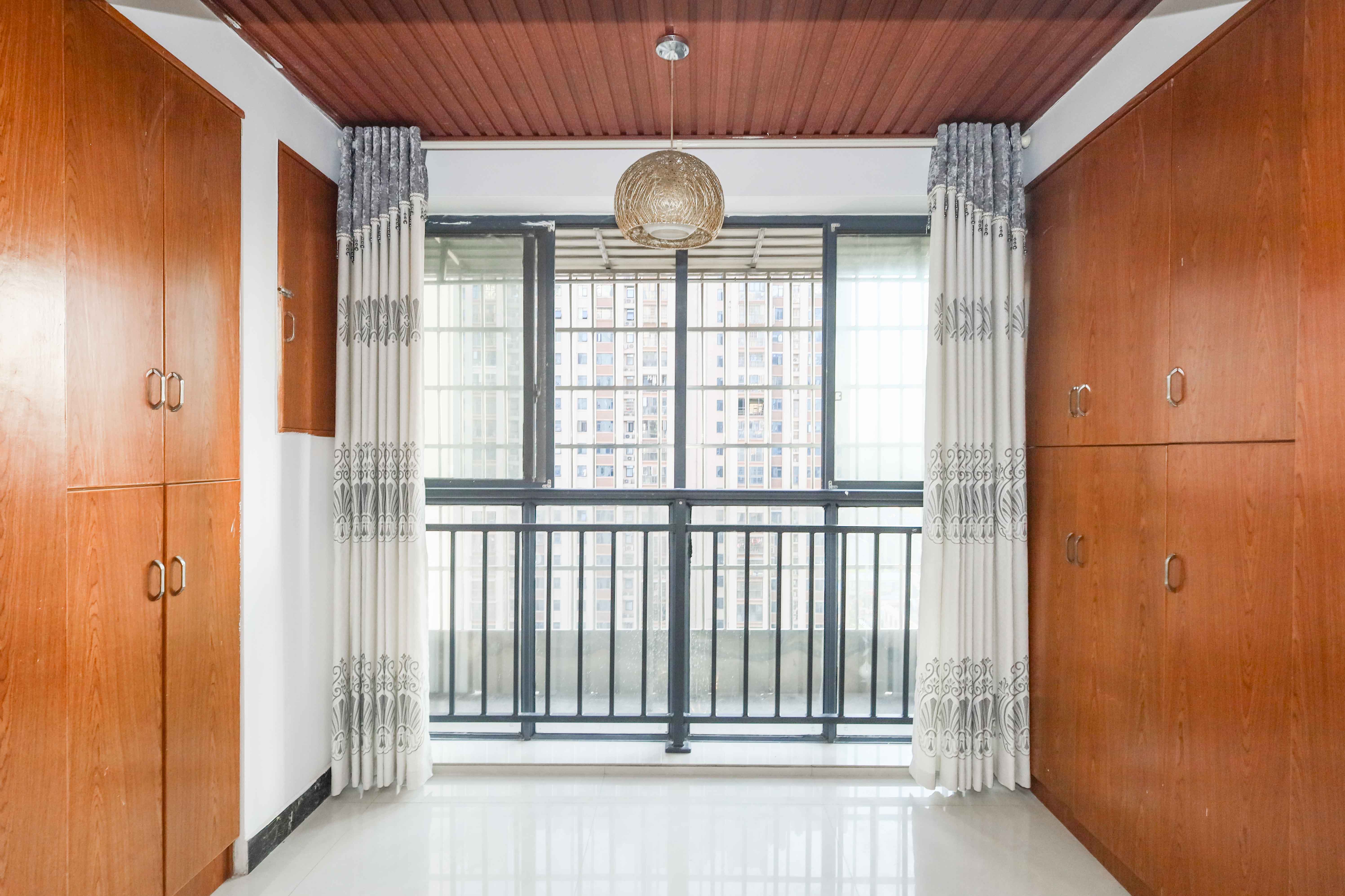 天元涉外景园B区  3室2厅2卫    79.0万 天元涉外景园B区  3室2厅2卫    79.0万阳台