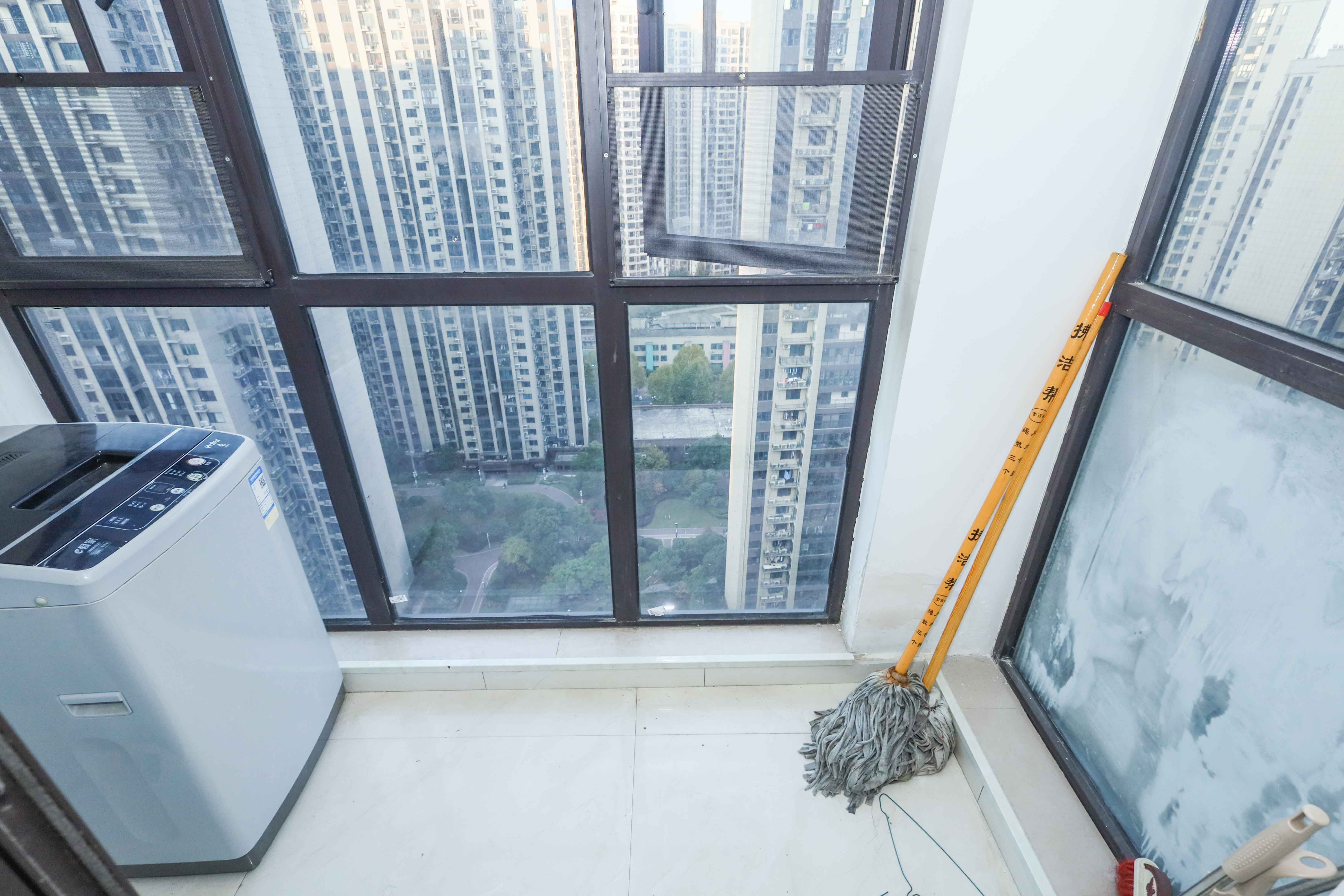 中国铁建梅溪青秀二期  4室2厅2卫   175.00万阳台