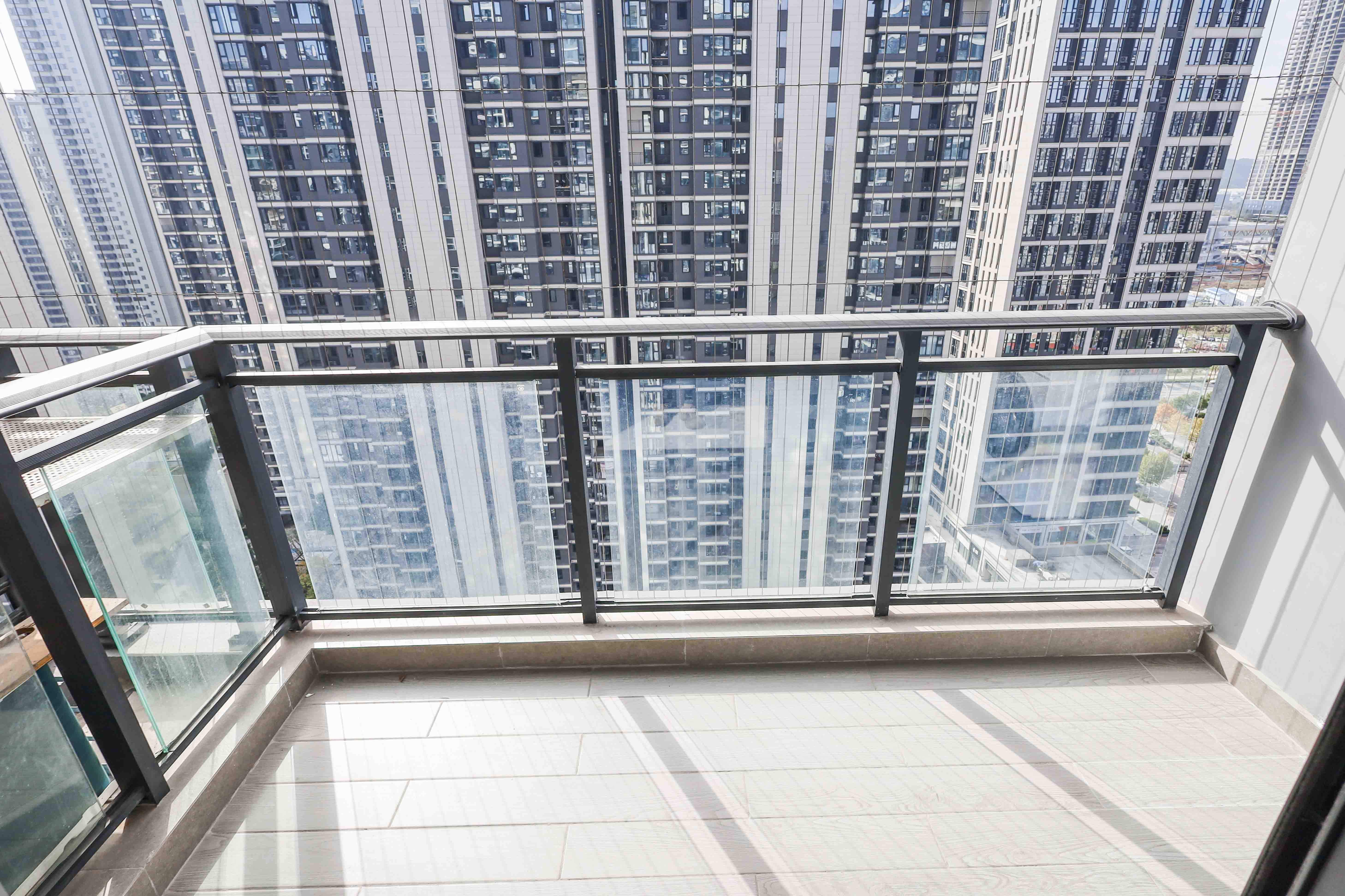中海阅溪府  3室2厅2卫   200.00万阳台