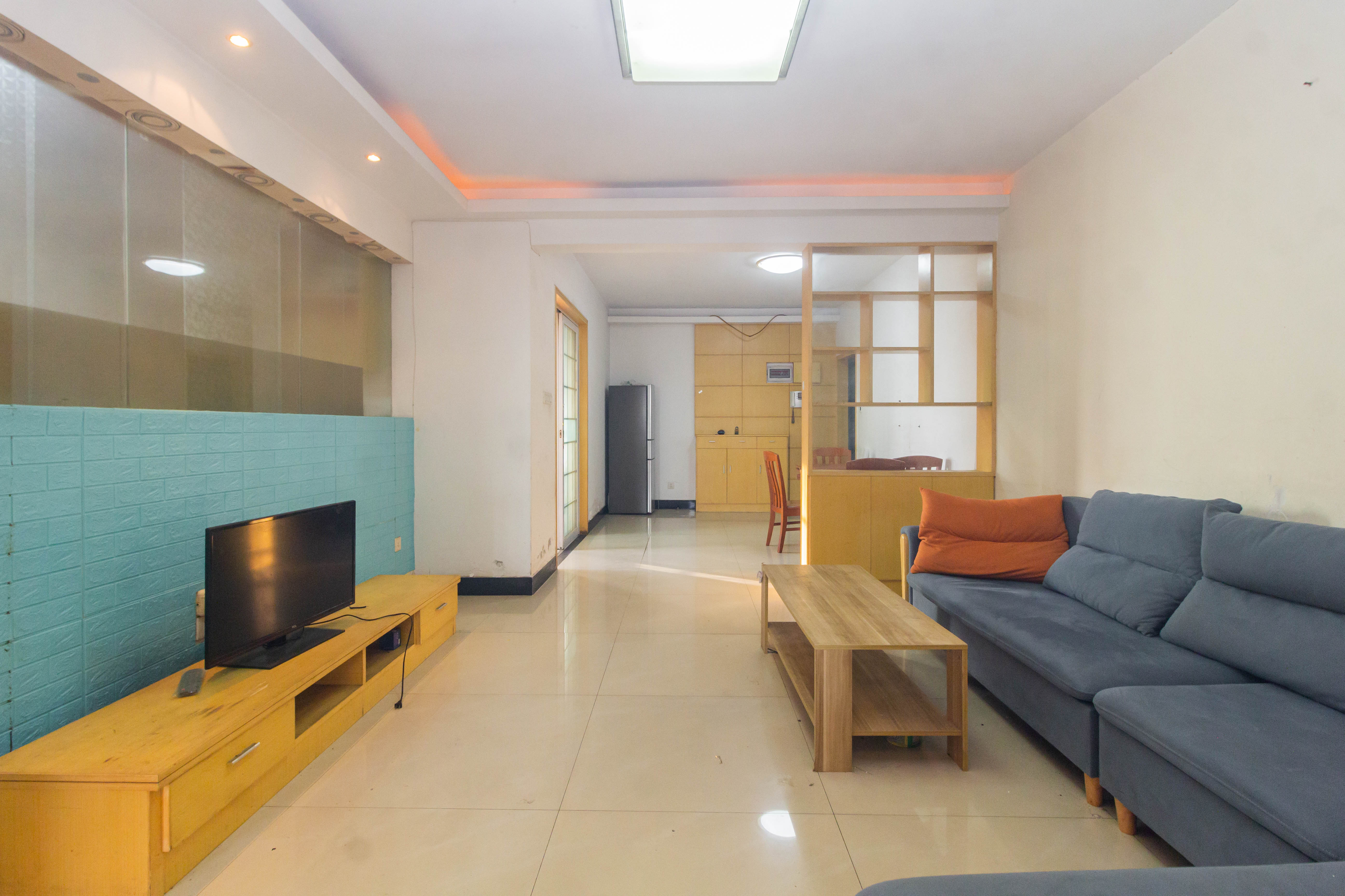 圣力华苑 3室1厅1卫 52.0万 圣力华苑 3室1厅1卫 52.0万客厅