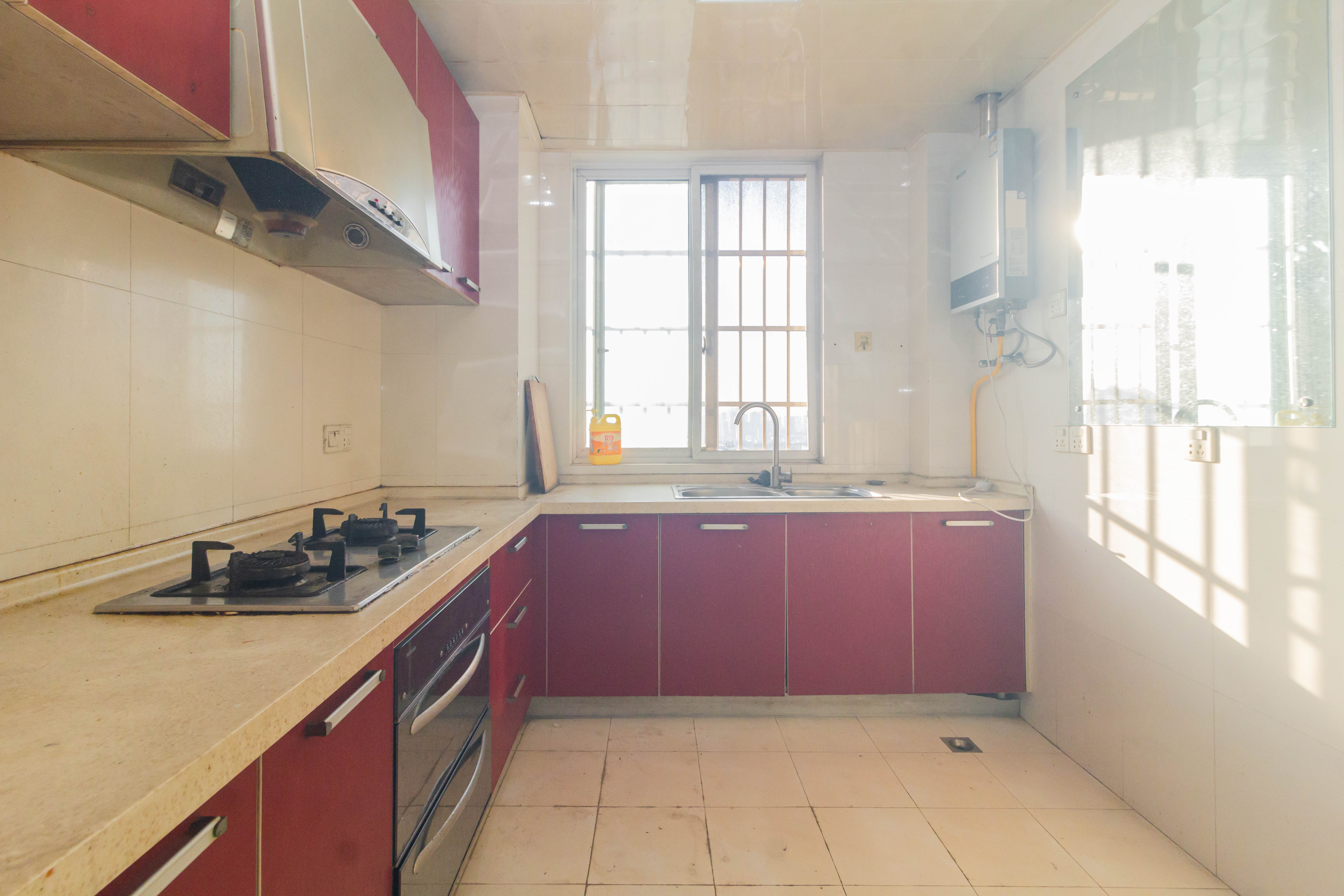 圣力华苑 3室1厅1卫 52.0万 圣力华苑 3室1厅1卫 52.0万厨房