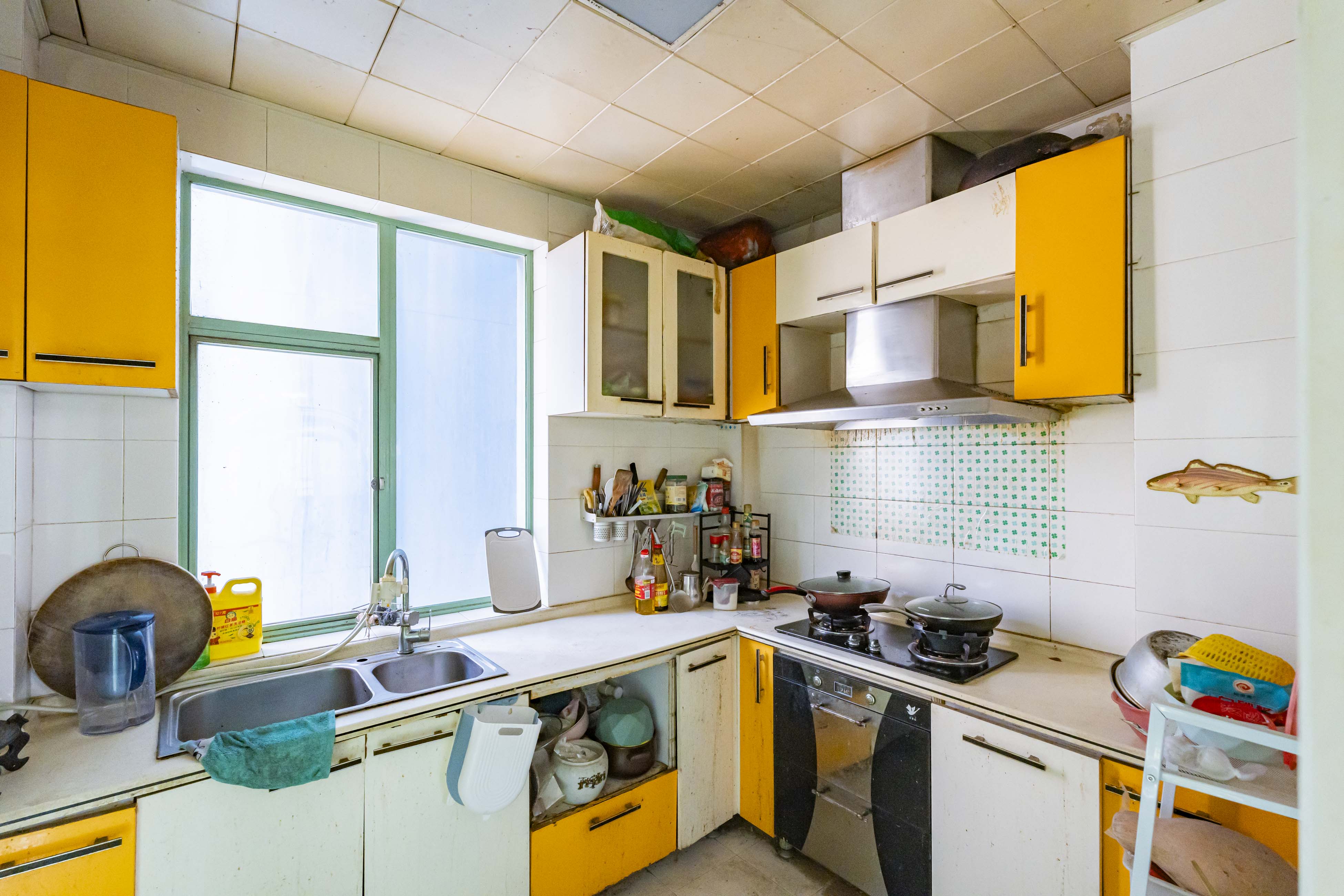 锦绣华天 3室2厅2卫 120.0万 锦绣华天 3室2厅2卫 120.0万厨房