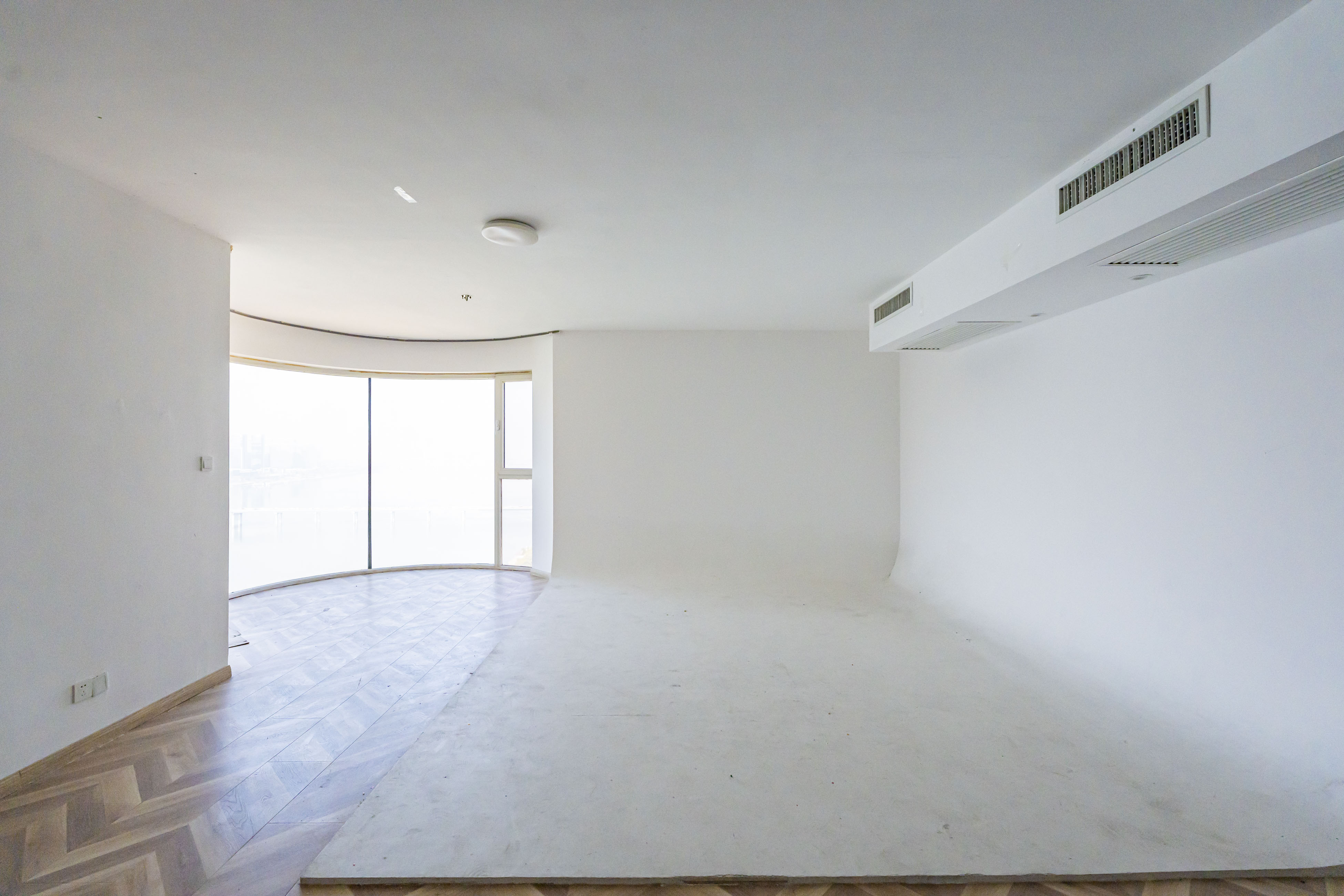 金色屋顶  4室2厅3卫    245.0万 金色屋顶  4室2厅3卫    245.0万客厅