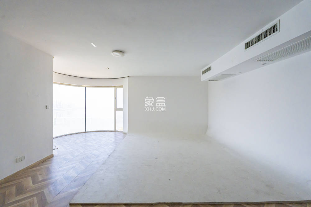 金色屋顶  4室2厅3卫    255.0万