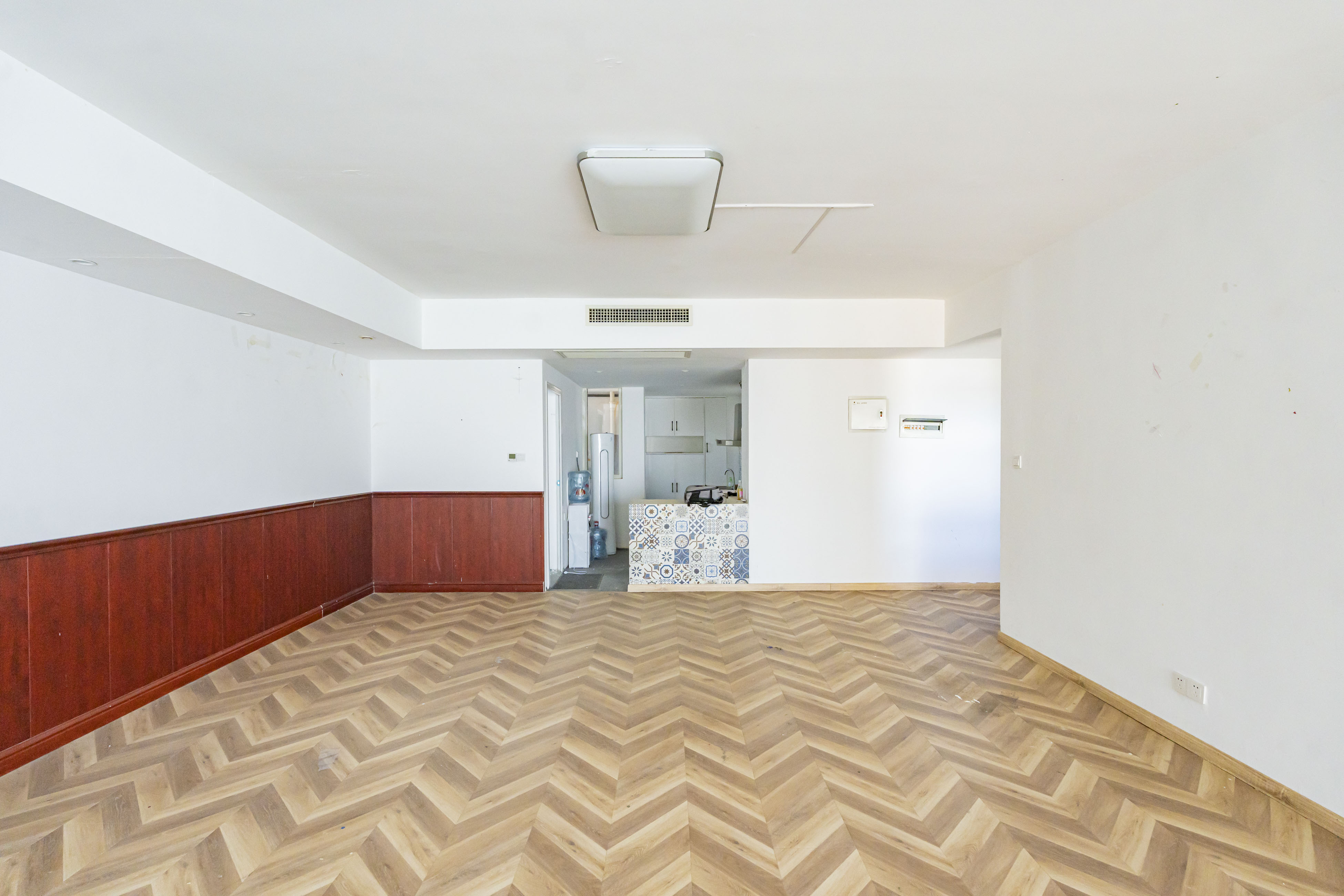 金色屋顶  4室2厅3卫    245.0万 金色屋顶  4室2厅3卫    245.0万客厅