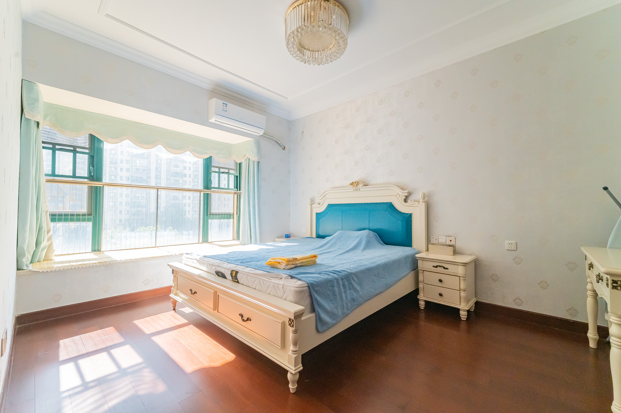 恒大翡翠华庭 3室2厅2卫 108.0万 恒大翡翠华庭 3室2厅2卫 108.0万卧室