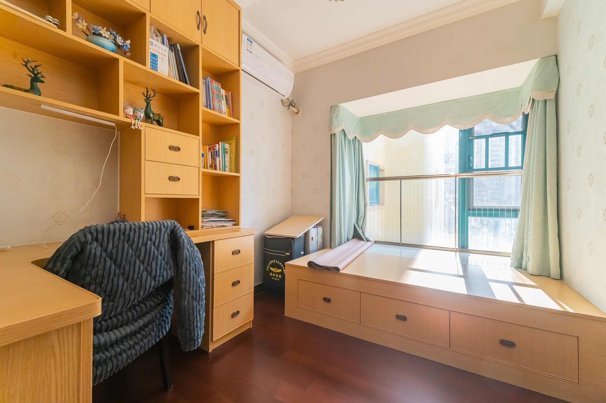 恒大翡翠华庭 3室2厅2卫 108.0万 恒大翡翠华庭 3室2厅2卫 108.0万卧室