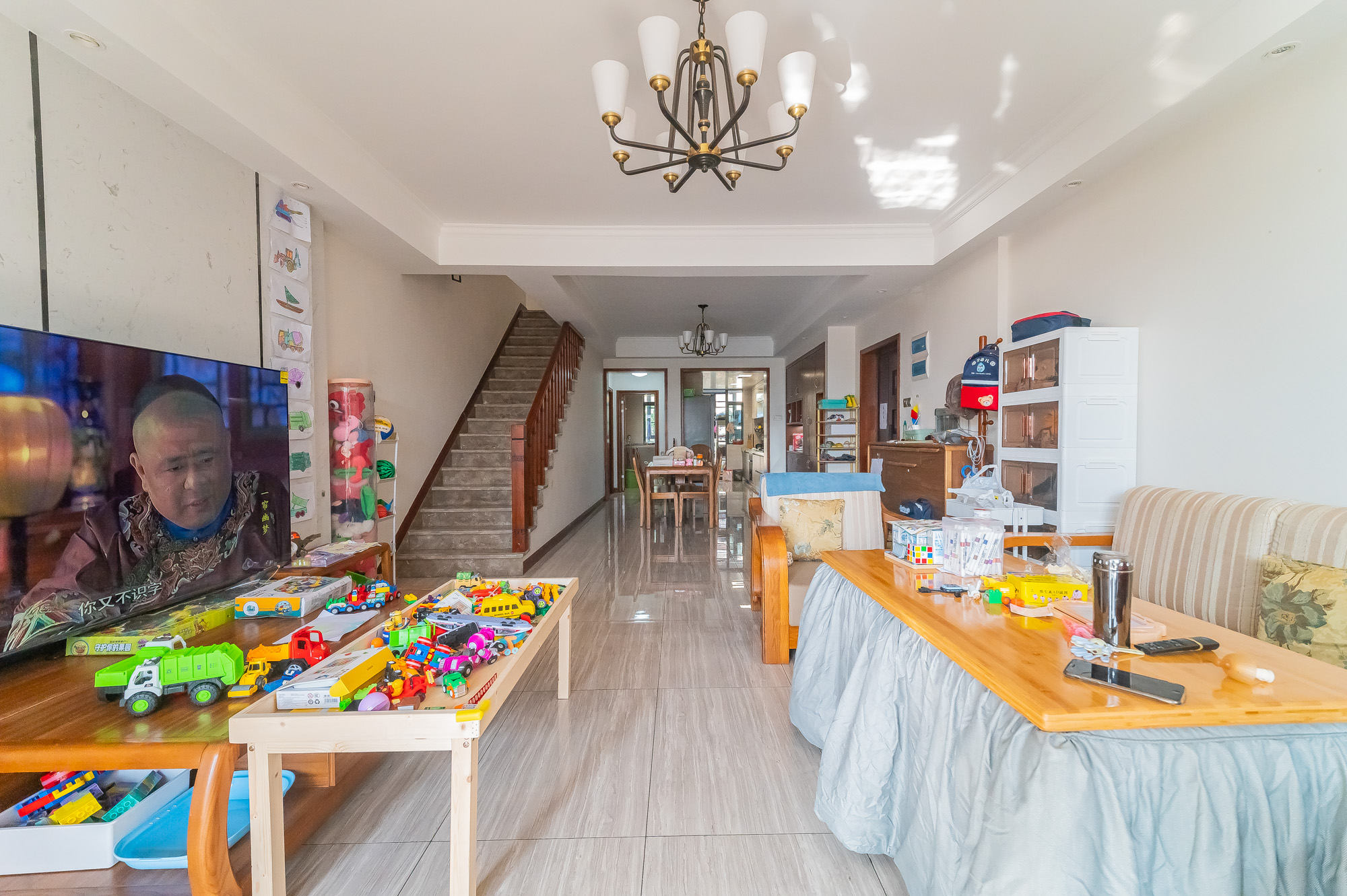 海伦春天 5室2厅3卫 288.0万 海伦春天 5室2厅3卫 288.0万客厅