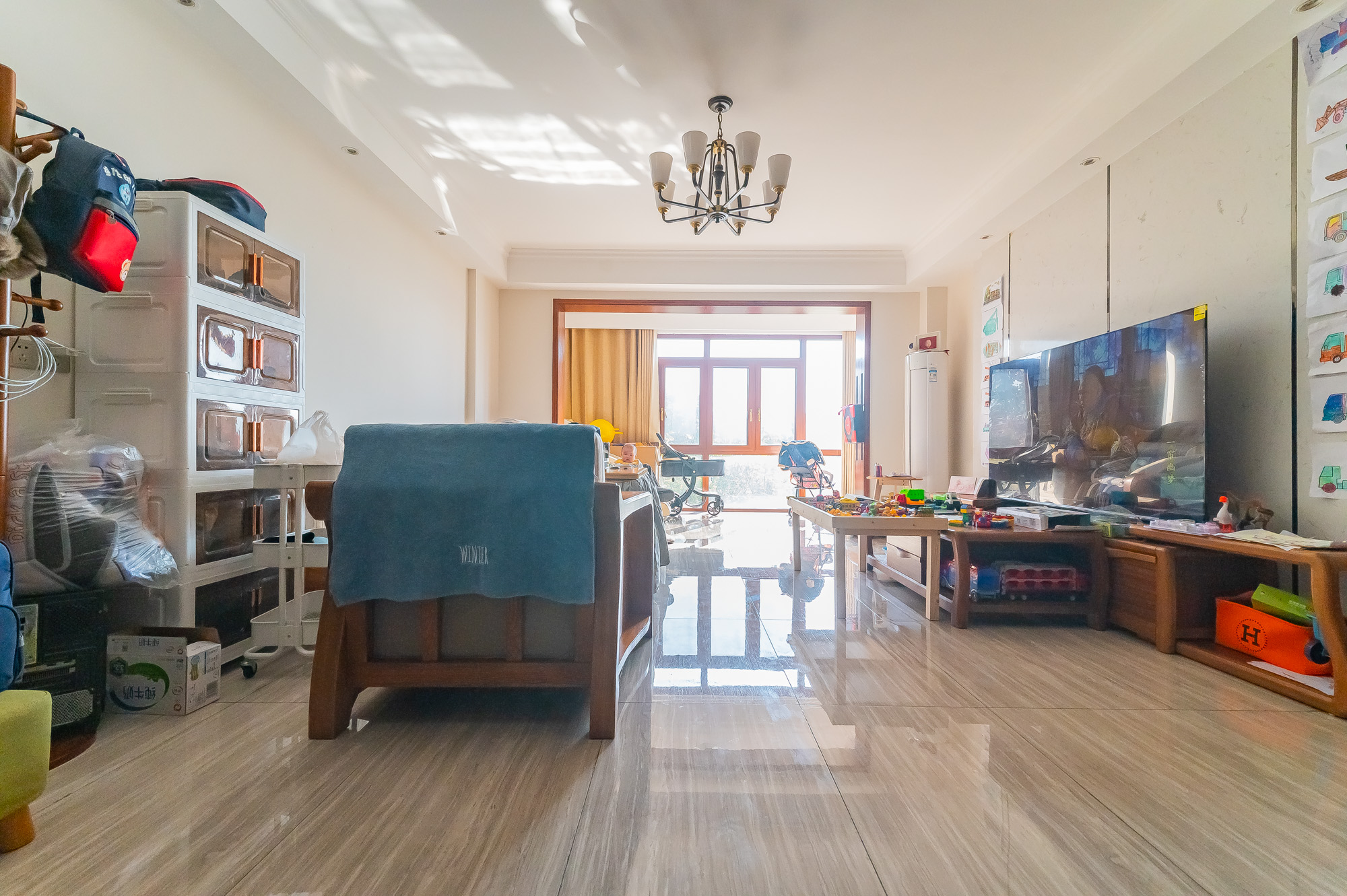 海伦春天 5室2厅3卫 288.0万 海伦春天 5室2厅3卫 288.0万客厅