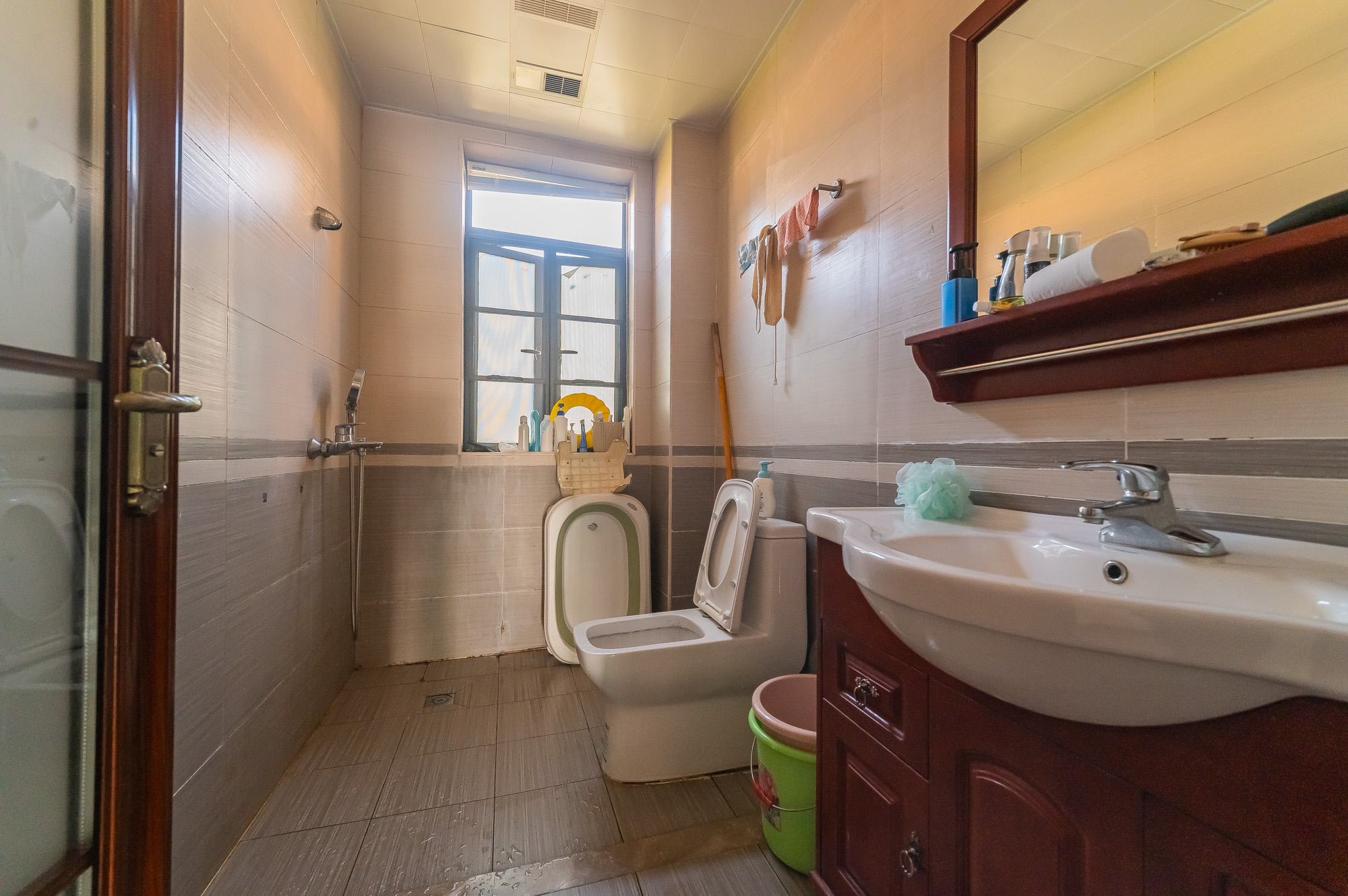 海伦春天 5室2厅3卫 288.0万 海伦春天 5室2厅3卫 288.0万卫生间