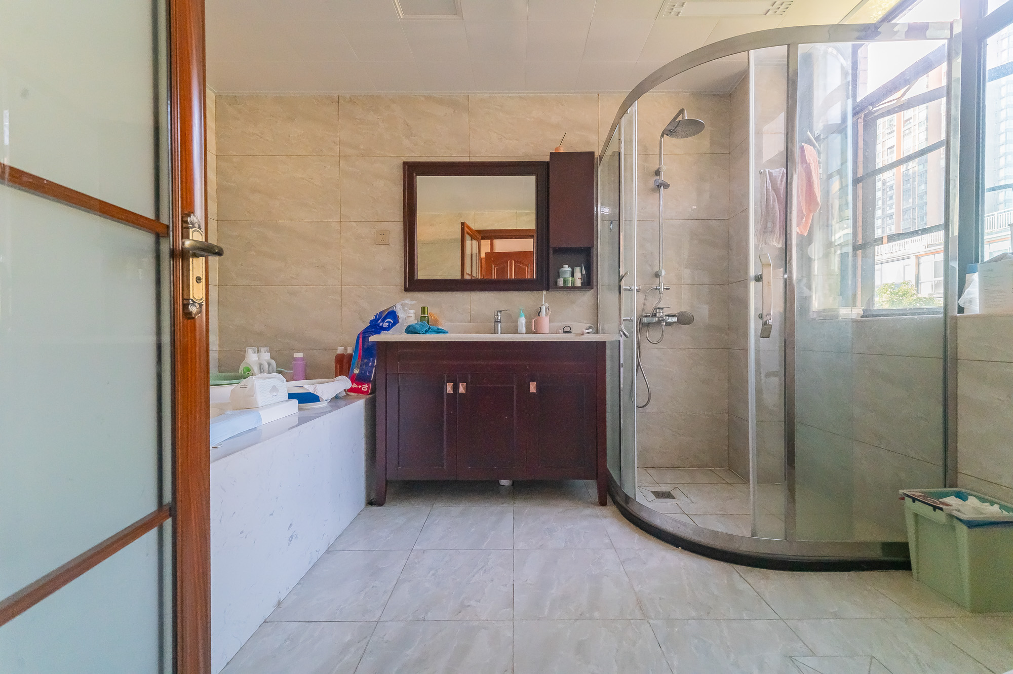 海伦春天 5室2厅3卫 288.0万 海伦春天 5室2厅3卫 288.0万卫生间