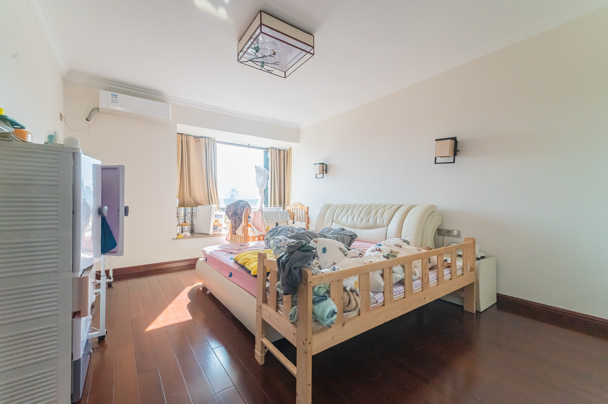 海伦春天 5室2厅3卫 288.0万 海伦春天 5室2厅3卫 288.0万卧室