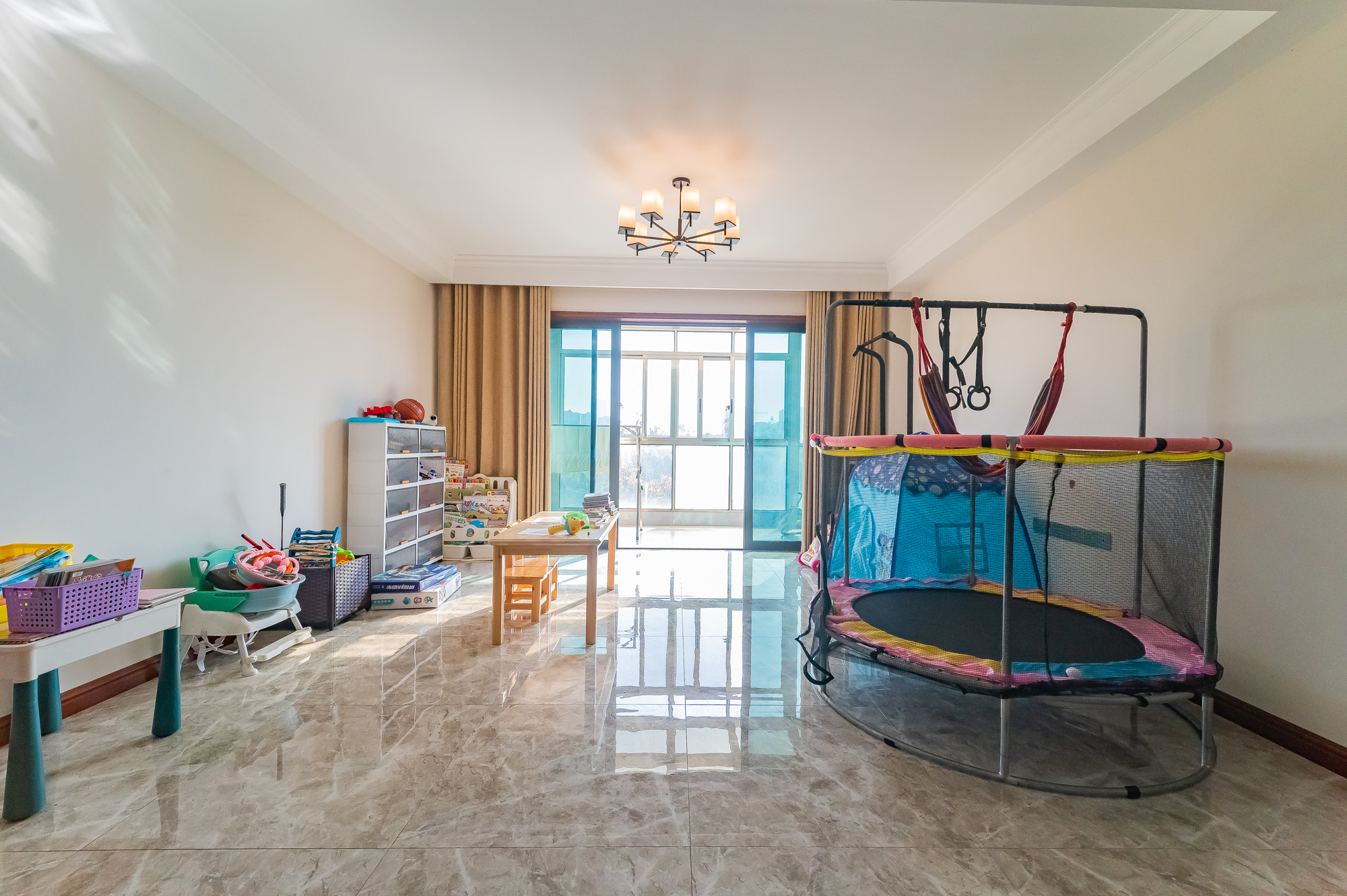 海伦春天 5室2厅3卫 288.0万 海伦春天 5室2厅3卫 288.0万卧室