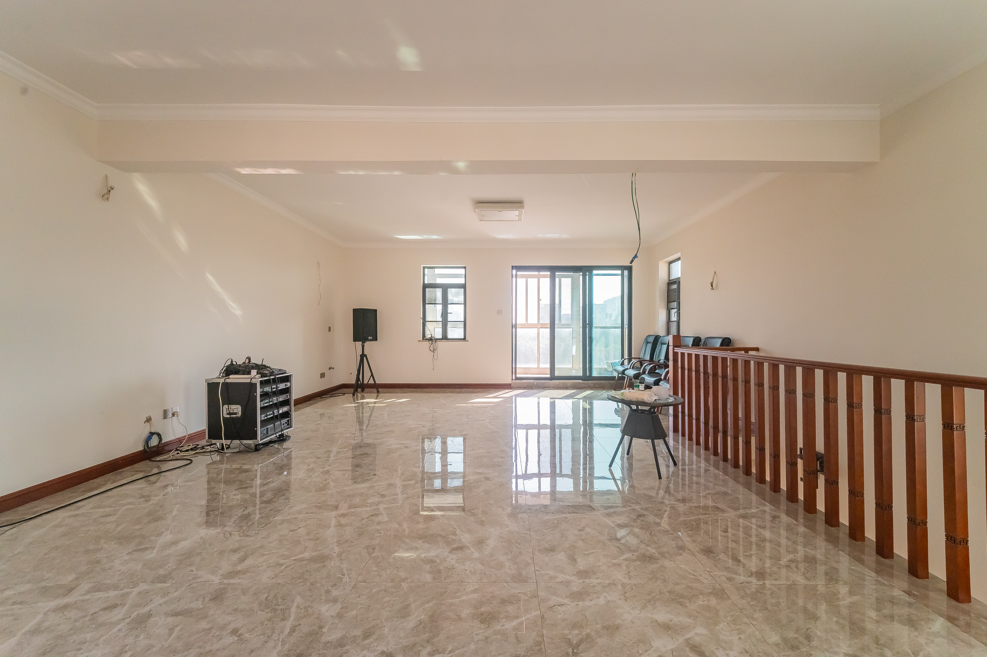 海伦春天  5室2厅3卫    288.0万卧室