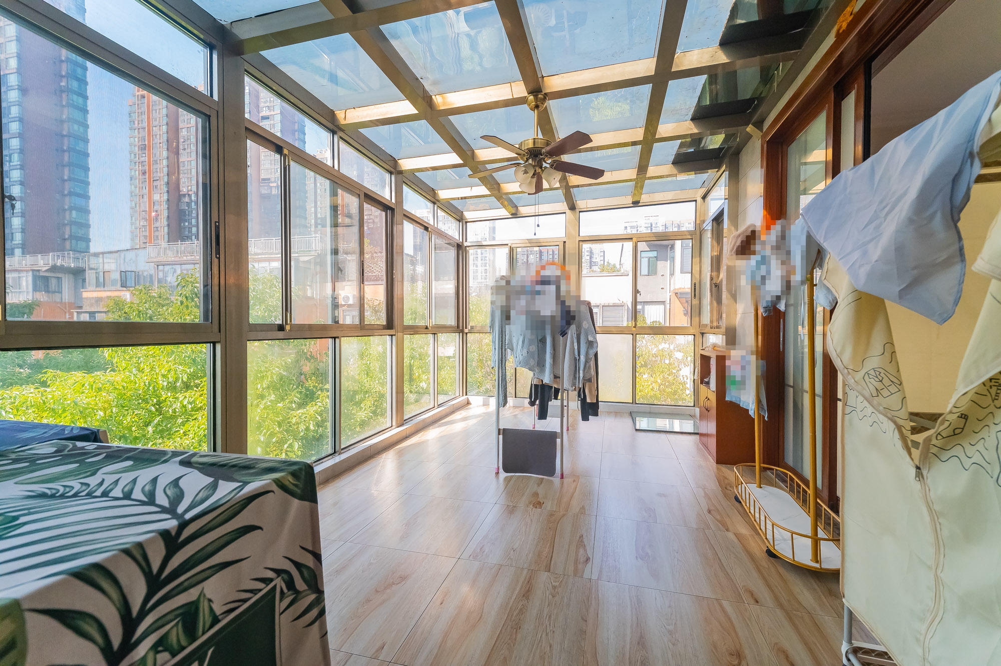 海伦春天 5室2厅3卫 288.0万 海伦春天 5室2厅3卫 288.0万阳台